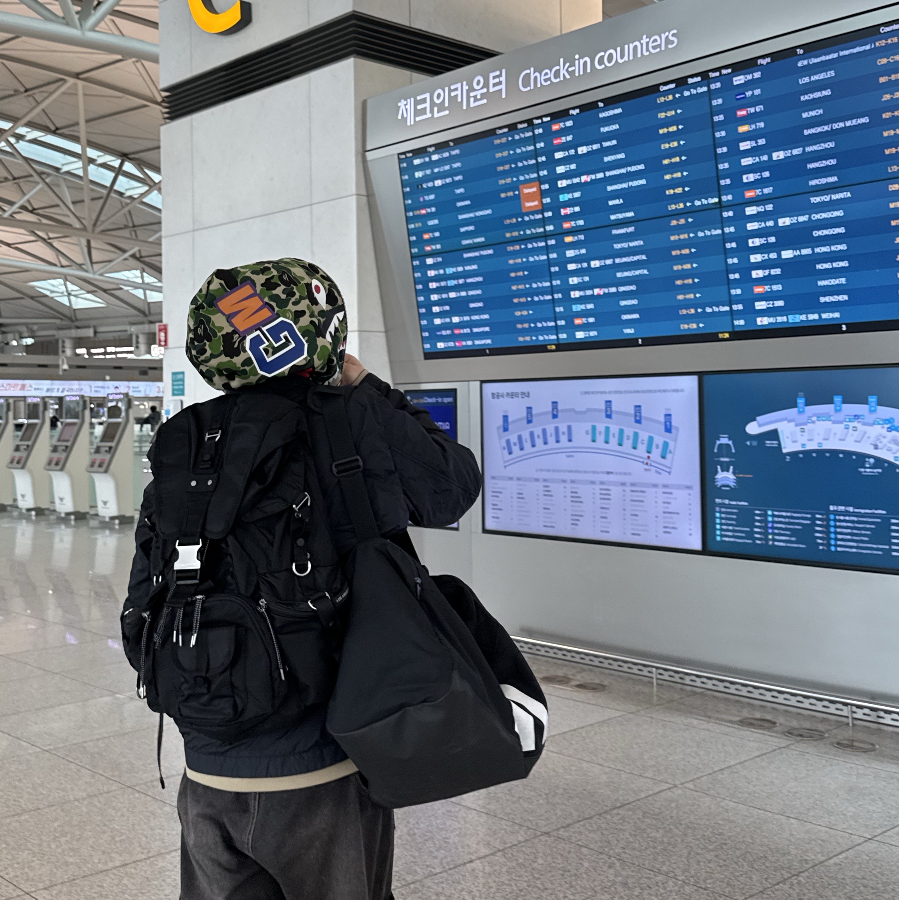 BAPE ABC Camo Reversible Shark Full Zip Hoodie Green, Stone Island Garment Dyed Crinkle Reps R-Nylon OverShirt Black - 24SS 착용 스타일