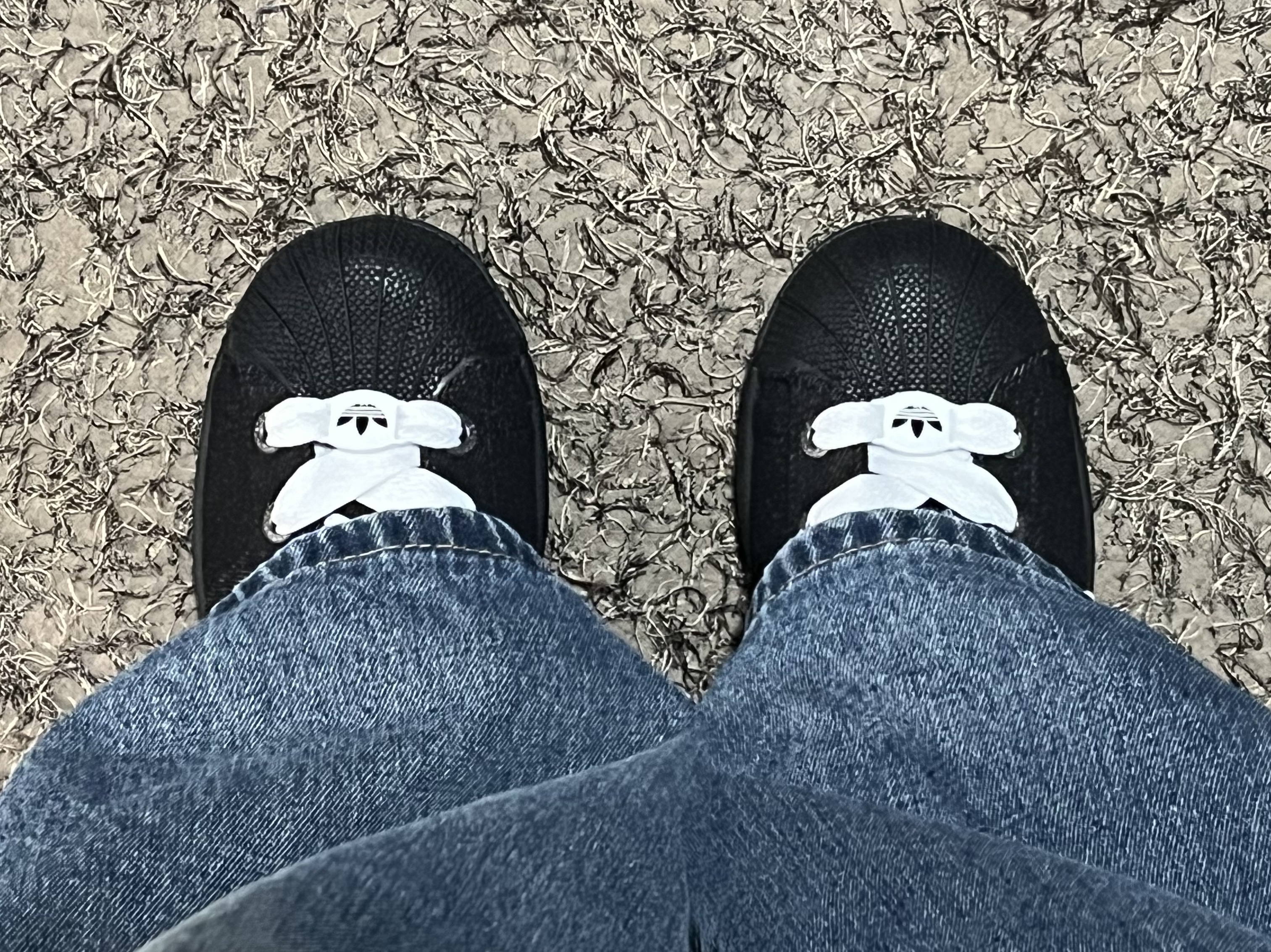 Adidas Superstar II Core Black Cloud White 착용 스타일
