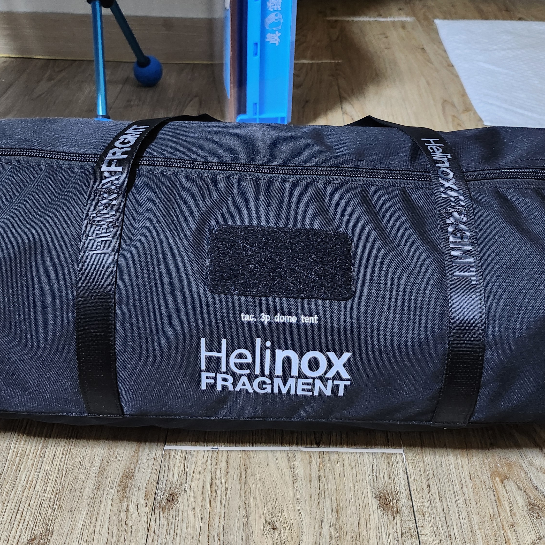 Helinox x Fragment Design 3P Dome Tent Black Navy, Helinox x Fragment Design Tactical Cot Tent Solo Inner Tent Black Navy Mesh 착용 스타일 - 2