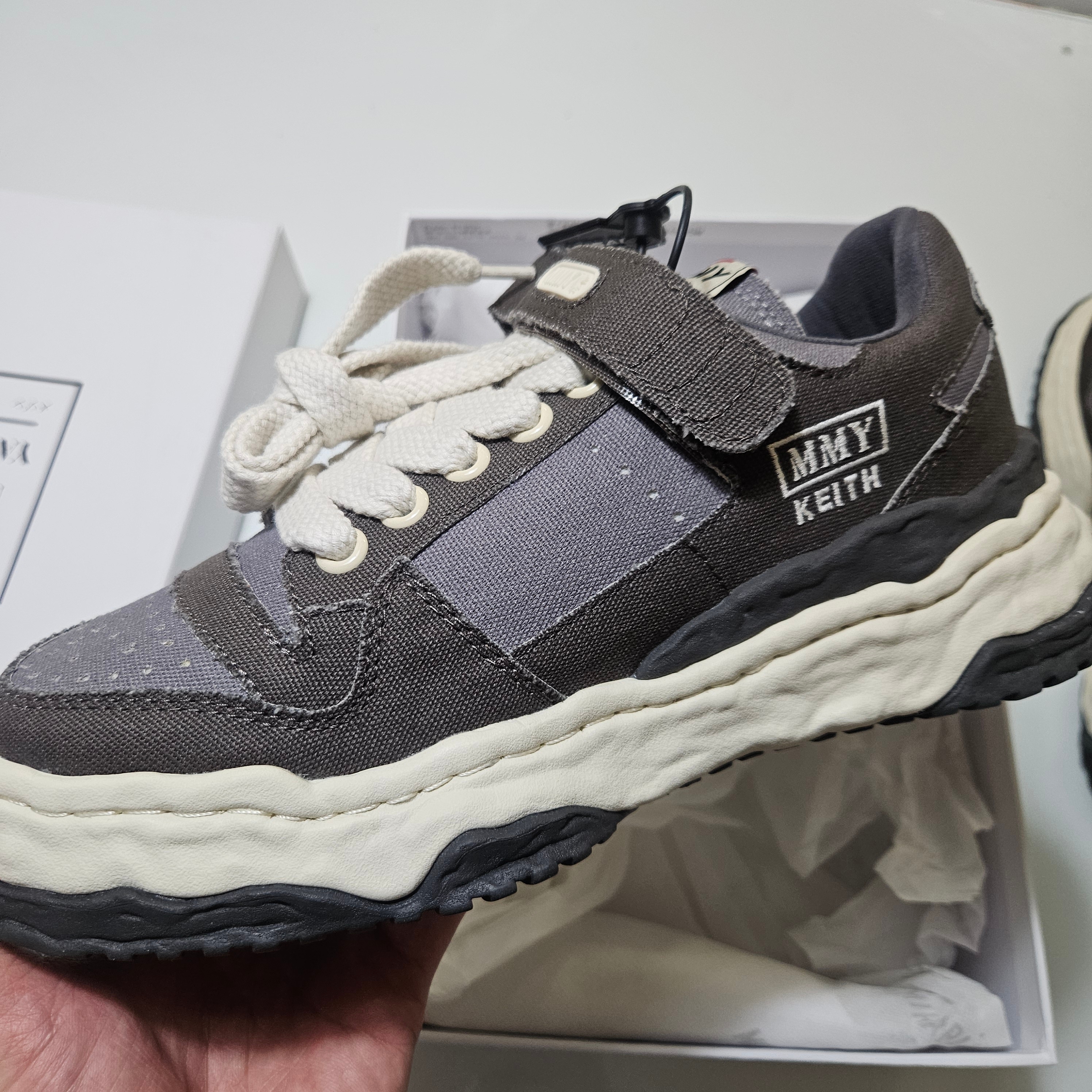 Maison Mihara Yasuhiro Keith OG Sole Canvas Low-top Sneakers Gray 착용 스타일 - 2