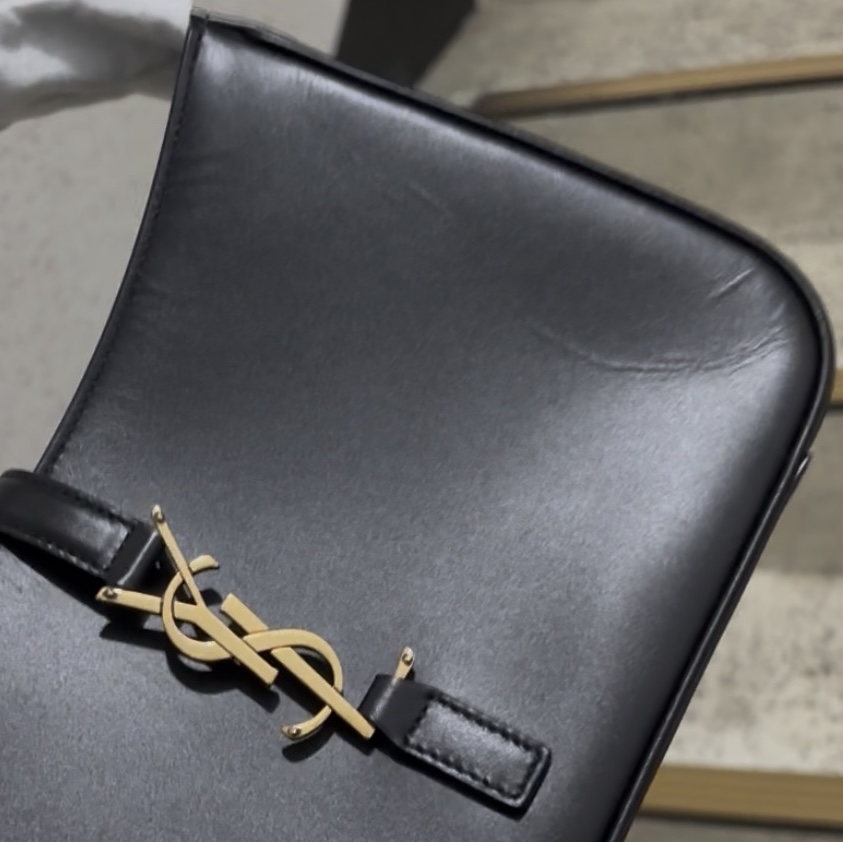 Saint Laurent Bronze Monogram Le 5 A 7 Hobo Bag in Smooth Leather Black 착용 스타일