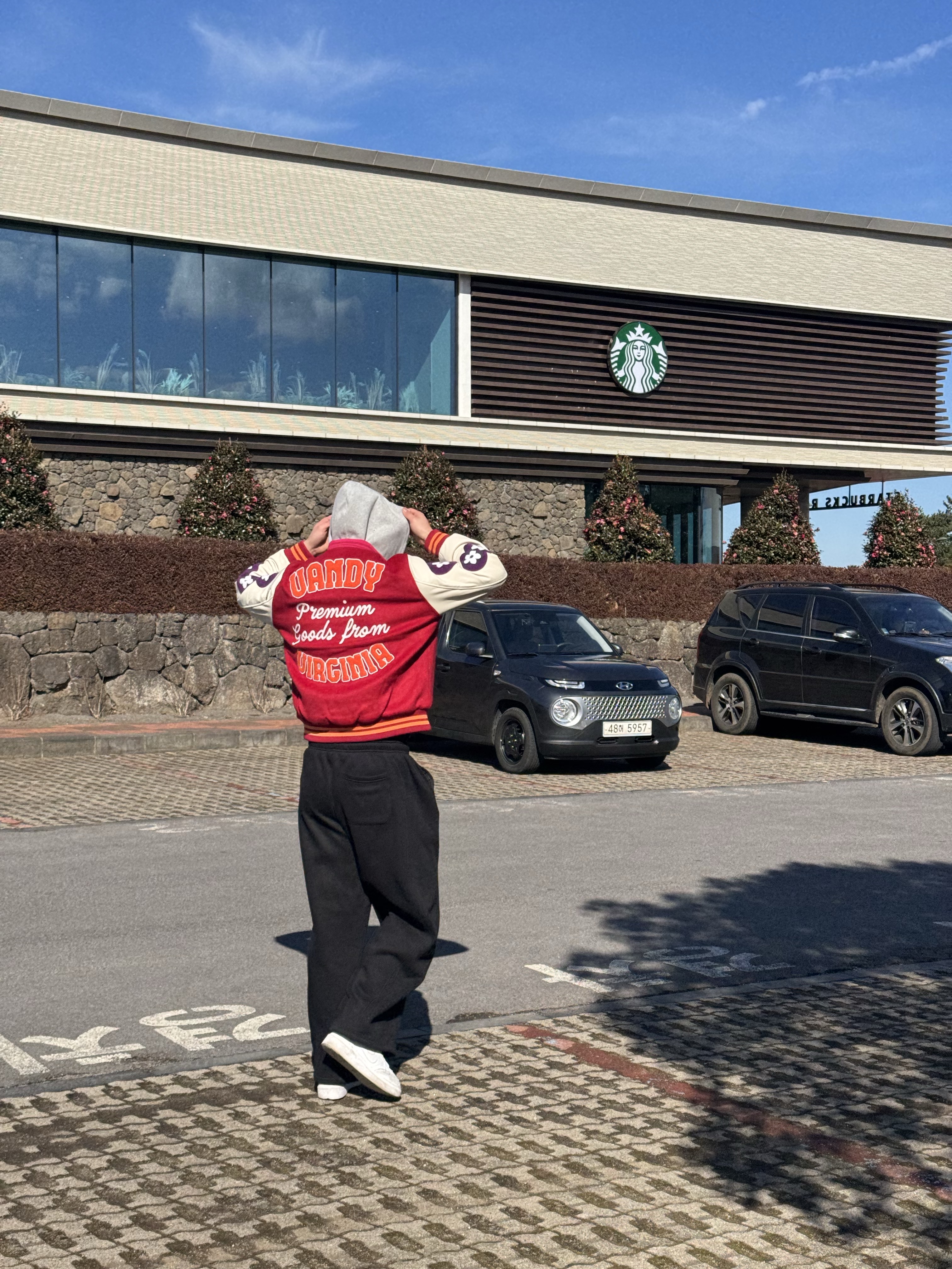 Vandy The Pink Vtech Goods Varsity Jacket Red, Nike x Peaceminusone Kwondo1 White 착용 스타일 - 2