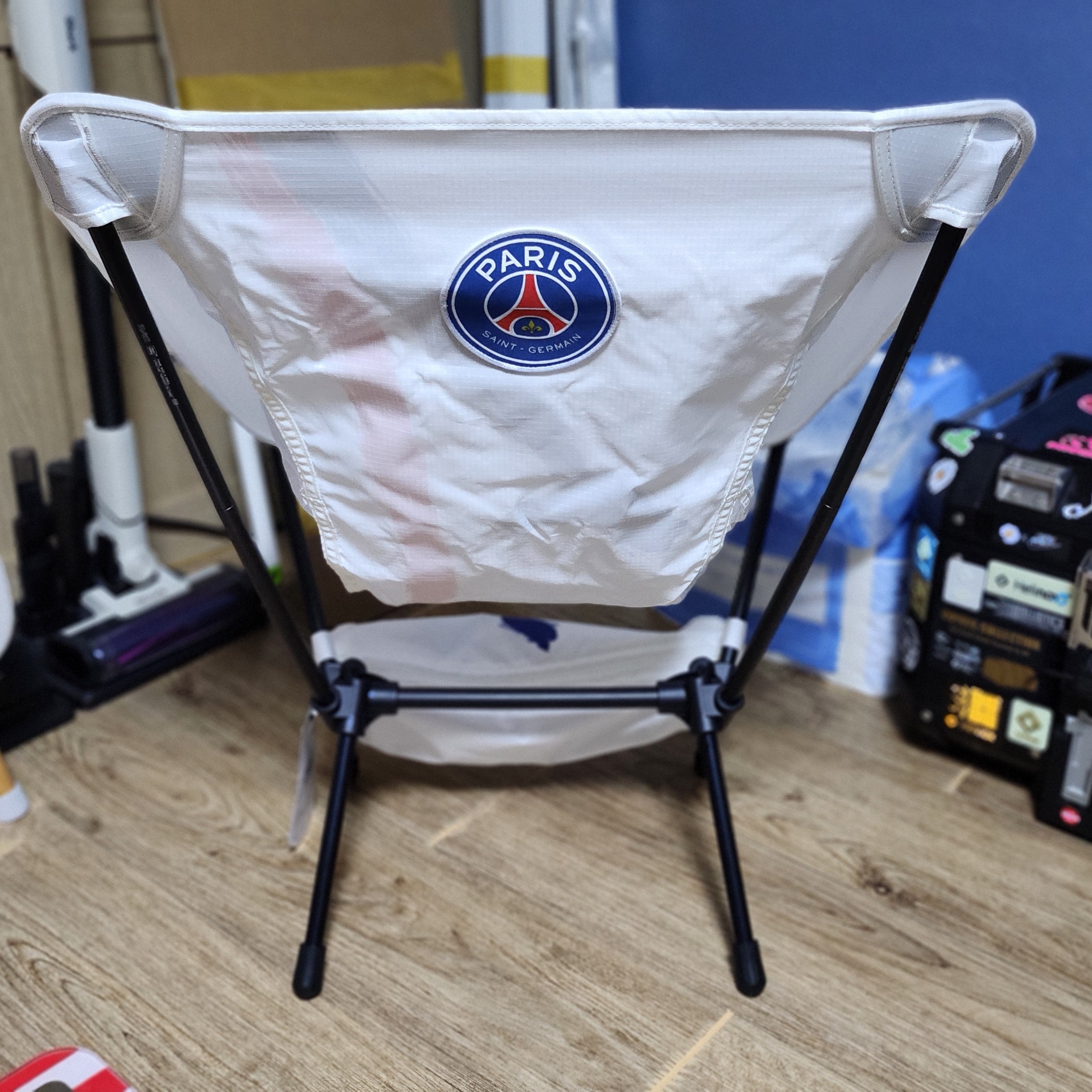 Helinox x Paris Saint-Germain Chair White 착용 스타일 - 3