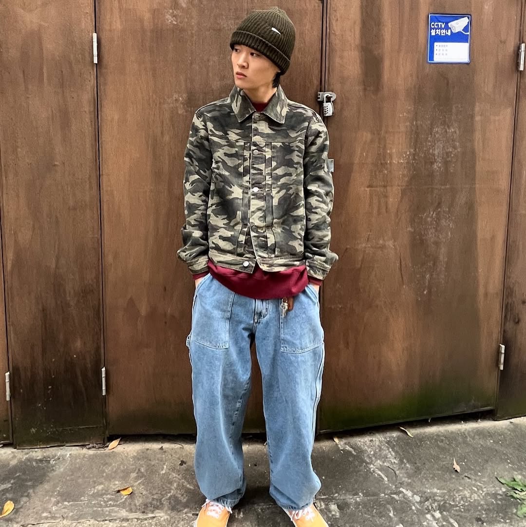 MAINBOOTH Destroyed Camo Trucker Jacket CAMO 착용 스타일 - 2