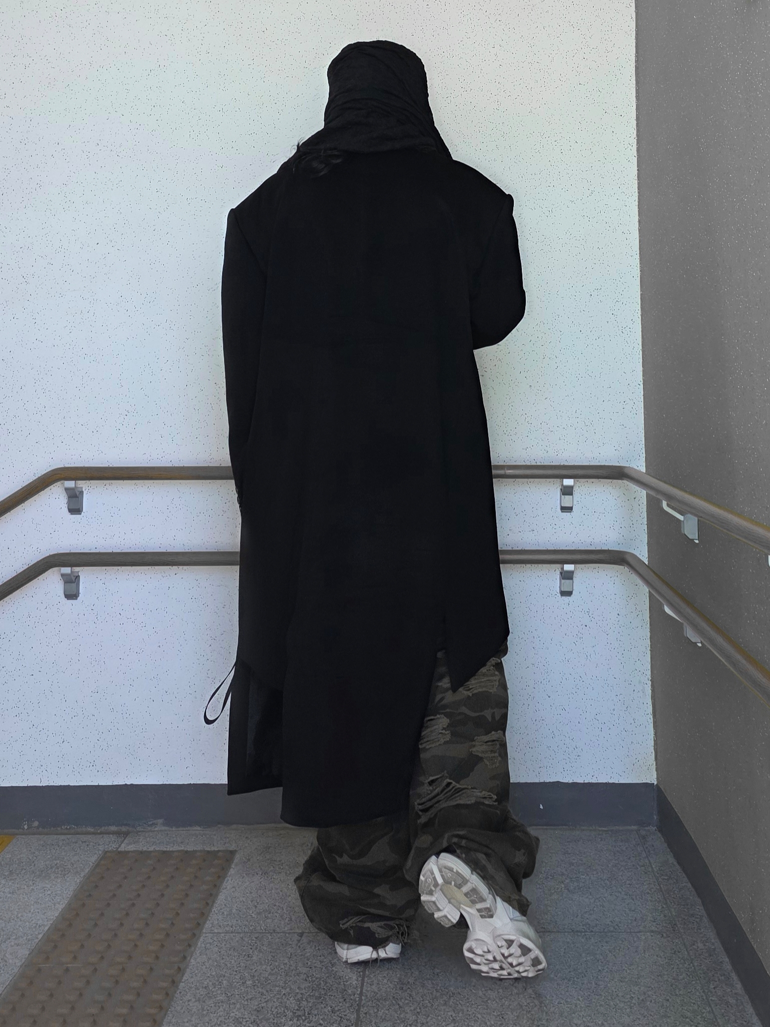 Remagine The Core White, emostanceclub Double Layered Distressed Camo Pants Woodland Camo 착용 스타일 - 10