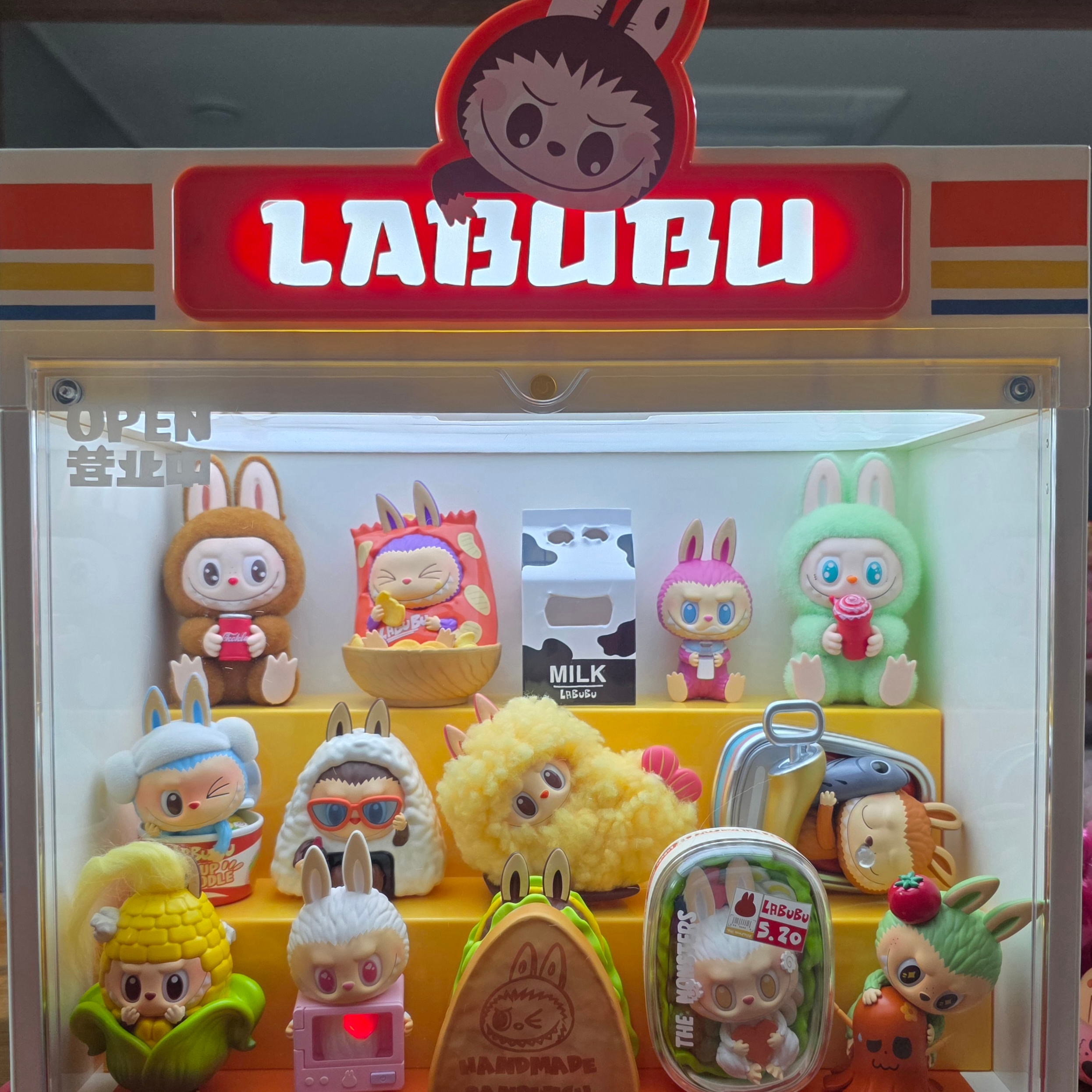 Pop Mart Labubu The Monsters Wacky Mart Series Display Container, Pop Mart Labubu The Monsters Wacky Mart Series Figures (12 Blind Boxes) 착용 스타일 - 1