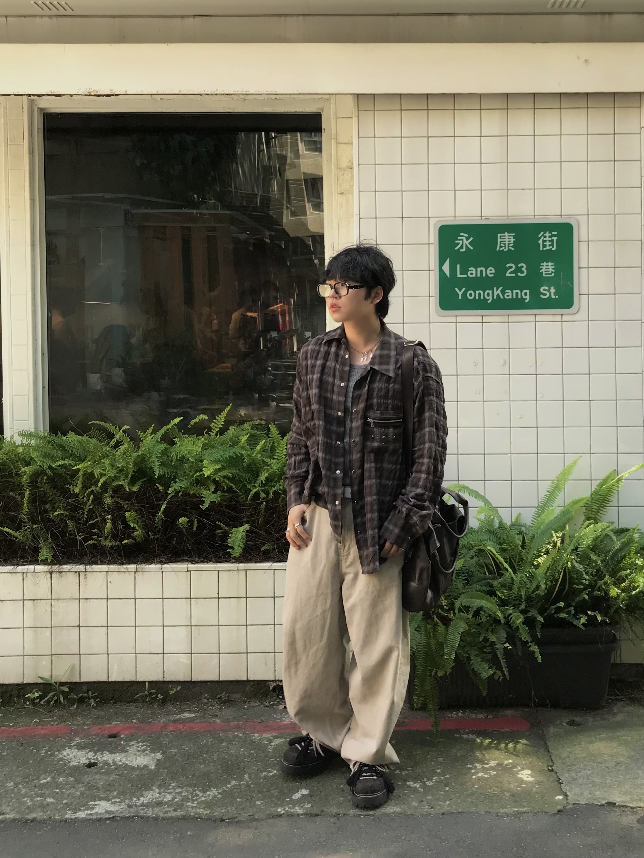 Gentle Monster x Maison Margiela MM114 Black Clear 착용 스타일 - 6