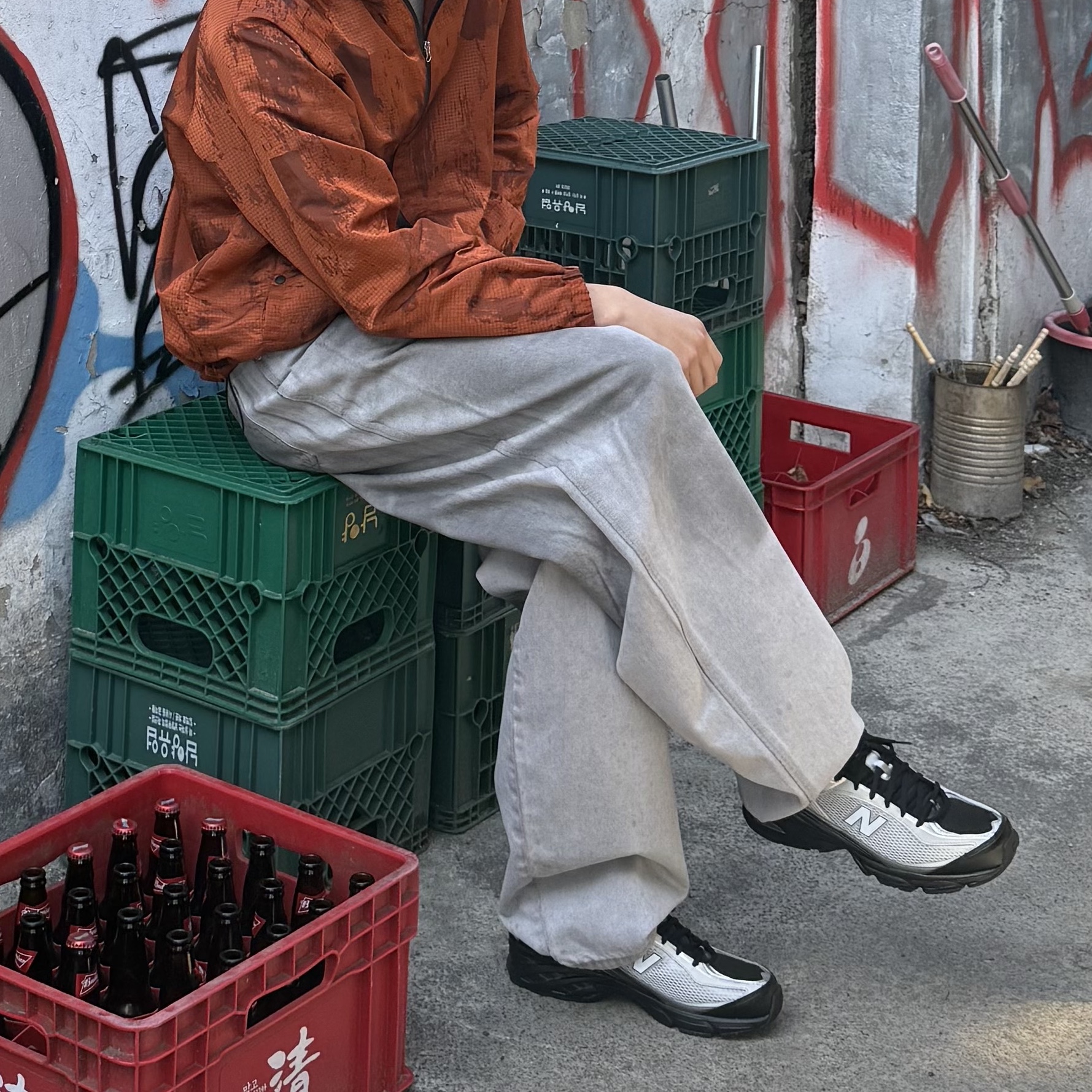 New Balance 509 Black Gray 착용 스타일 - 2