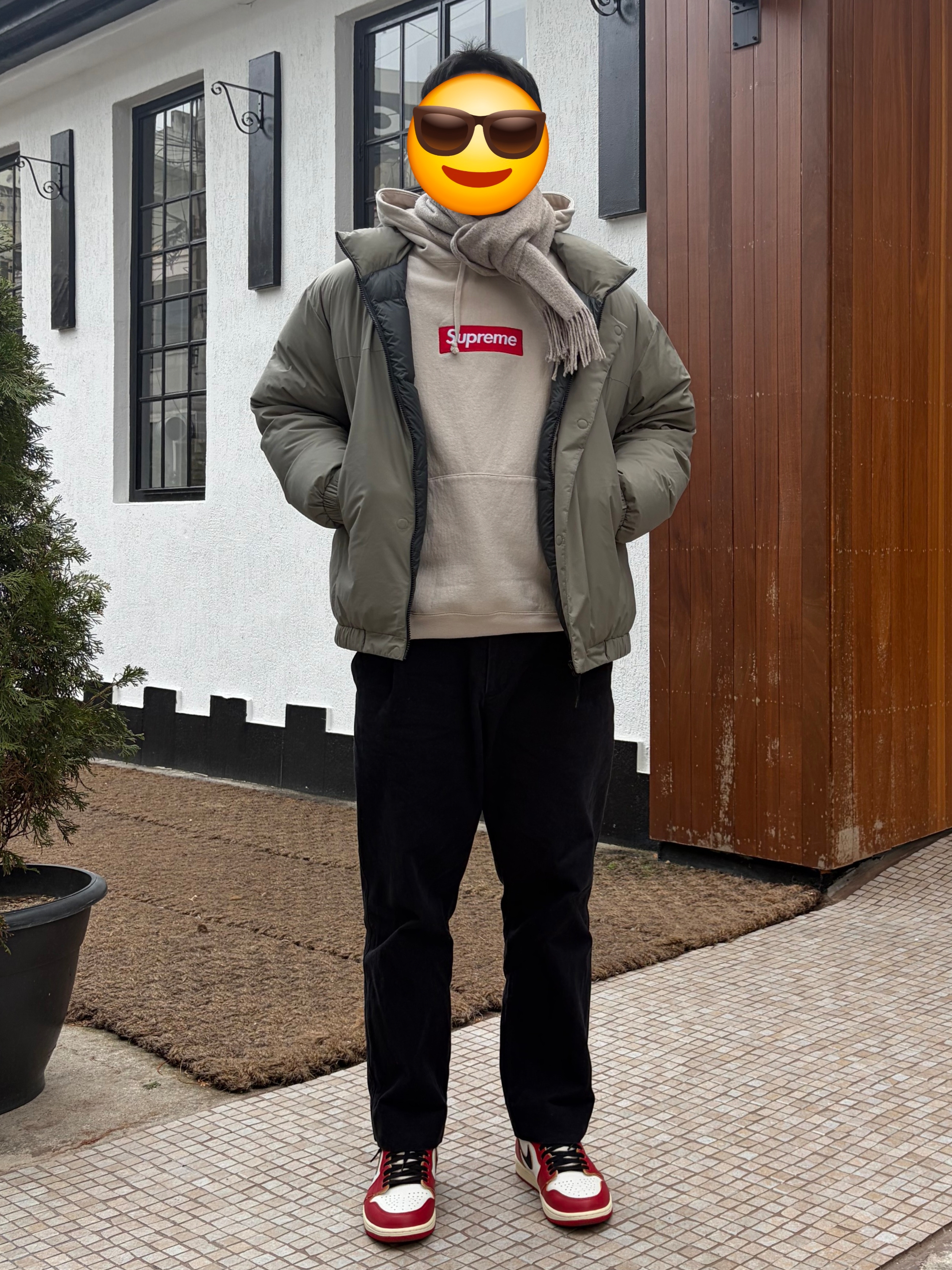 Supreme Box Logo Hooded Sweatshirt Stone - 24FW, Jordan 1 x Union Retro High OG Chicago Shadow 착용 스타일