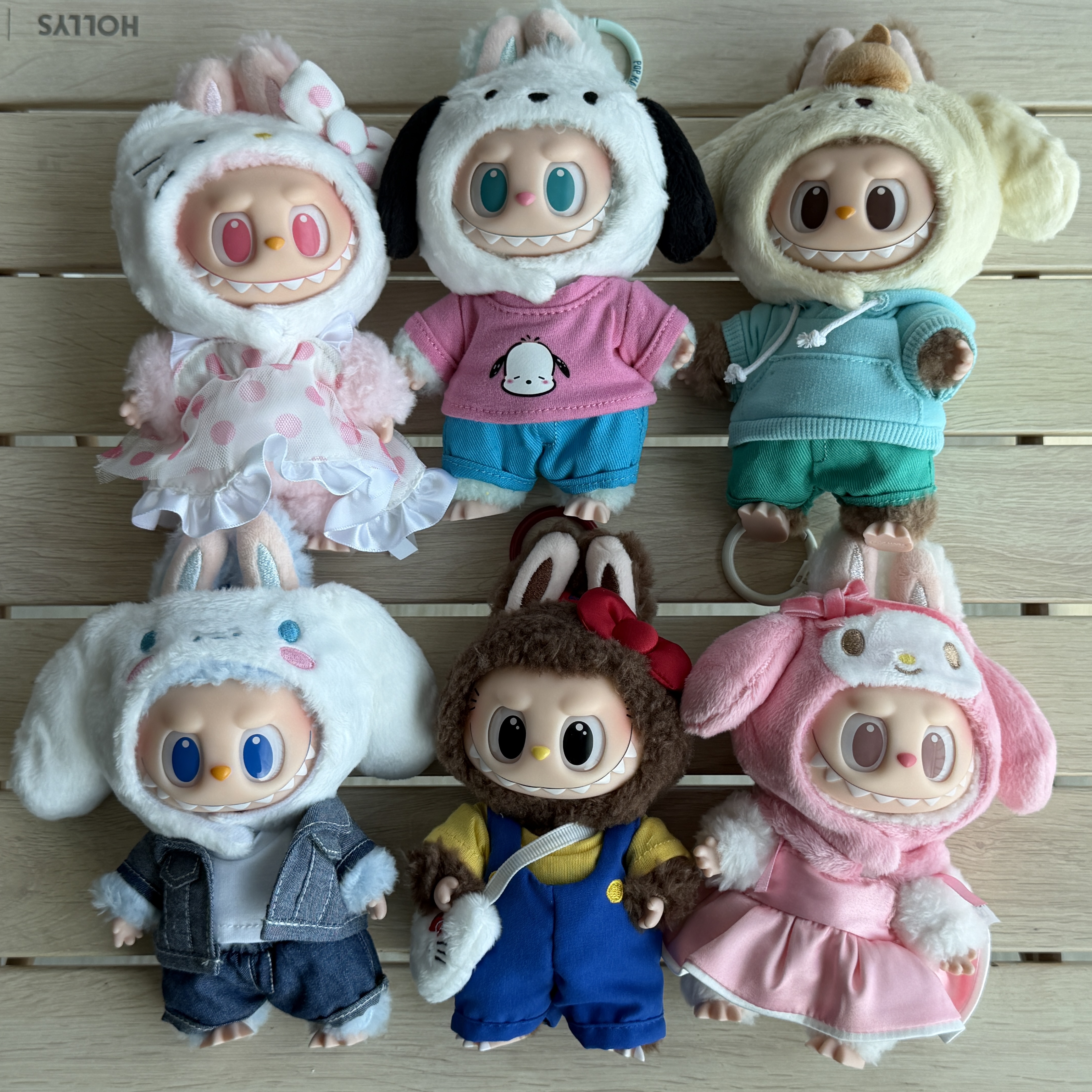 Pop Mart Labubu The Monsters x Hello Kitty And Friends Series Vinyl Plush Pendant Sealed Case (6 Blind Boxes), Pop Mart Labubu The Monsters x Hello Kitty And Friends Series Plush Pendant Classic Hello Kitty (Opened Case) 착용 스타일
