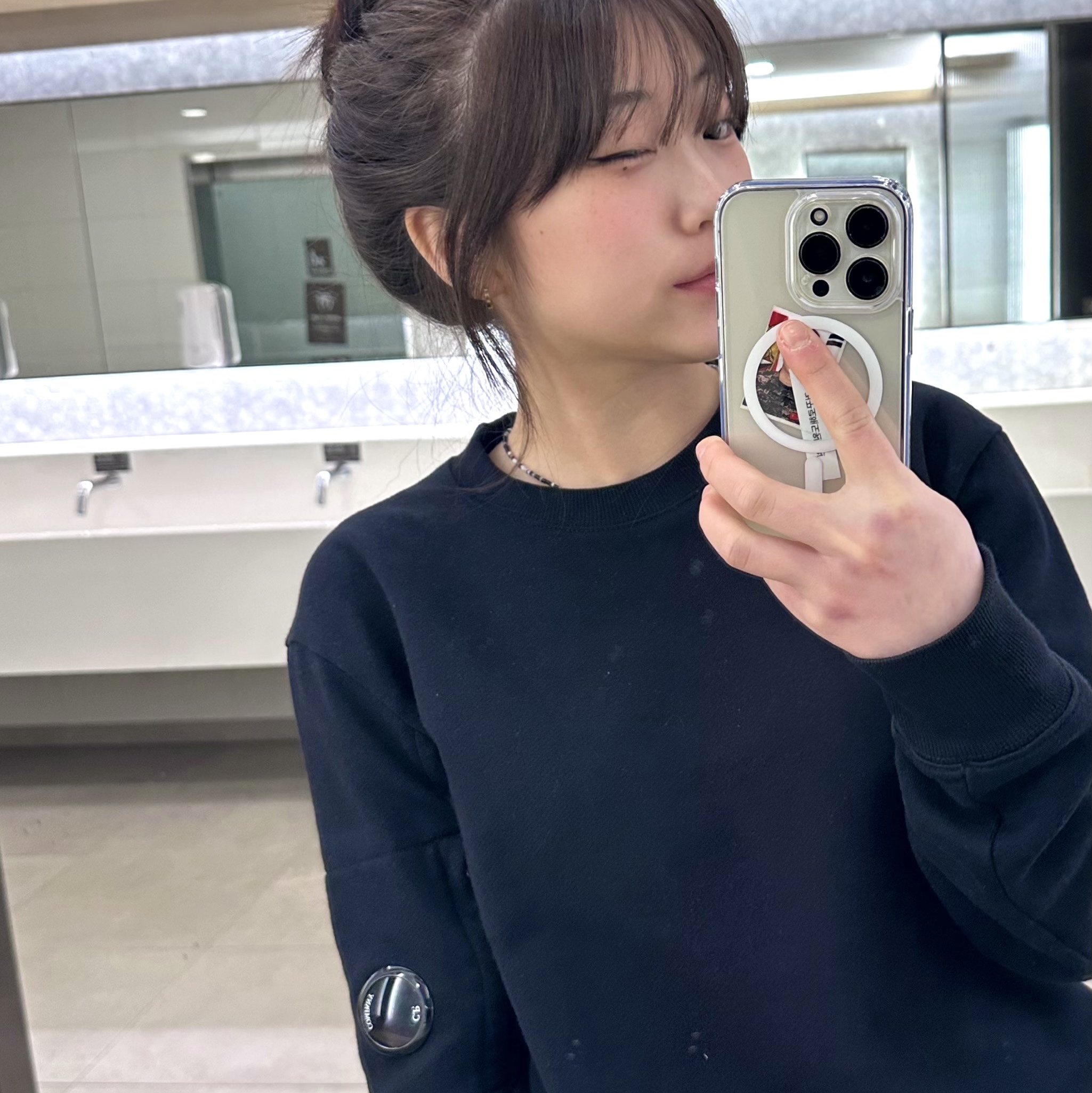 C.P. Company Lens Wappen Sweatshirt Black - 25FW 착용 스타일