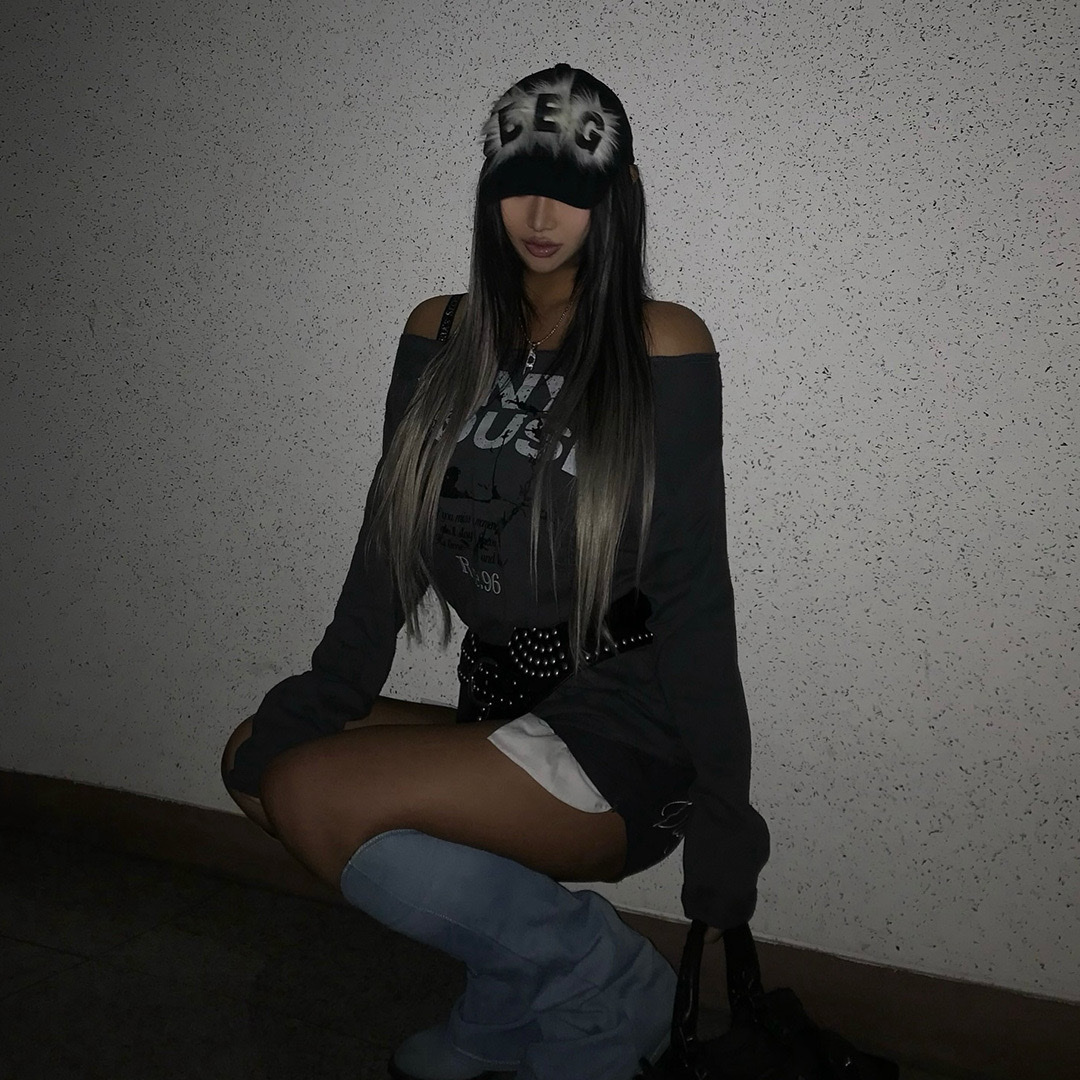 Thevinylhouse Raw Cut Over Ls Tee (W) Charcoal 착용 스타일