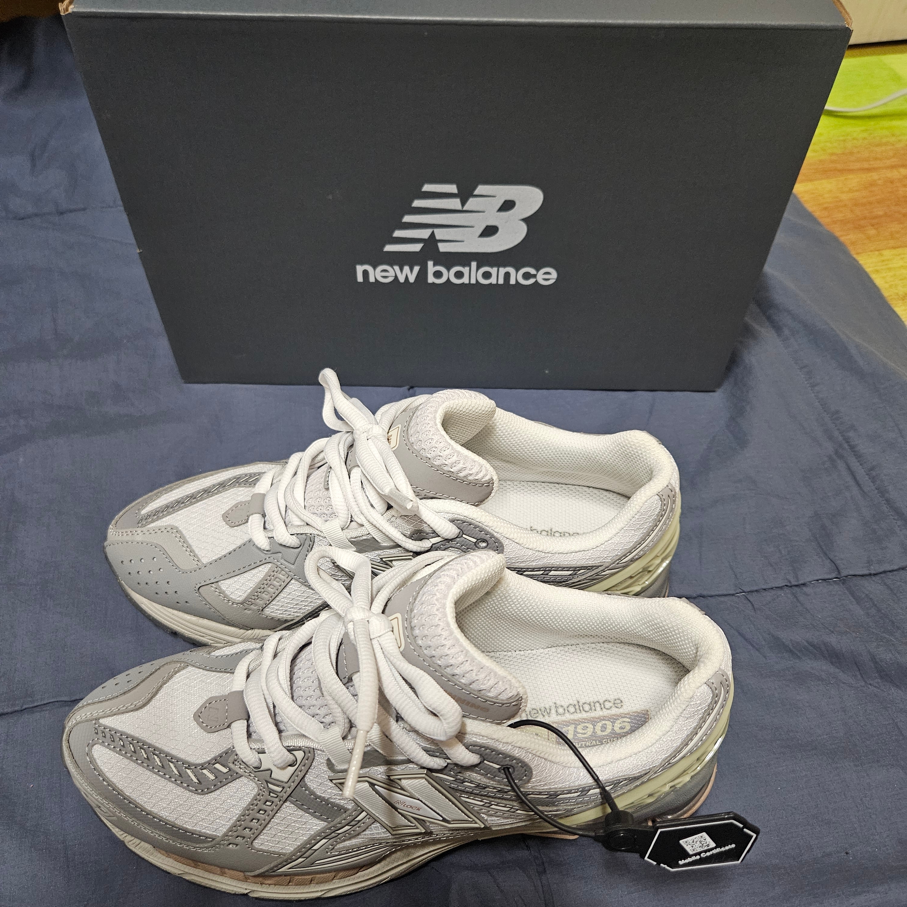 New Balance 1906R Team Away Grey Olivine 착용 스타일 - 2
