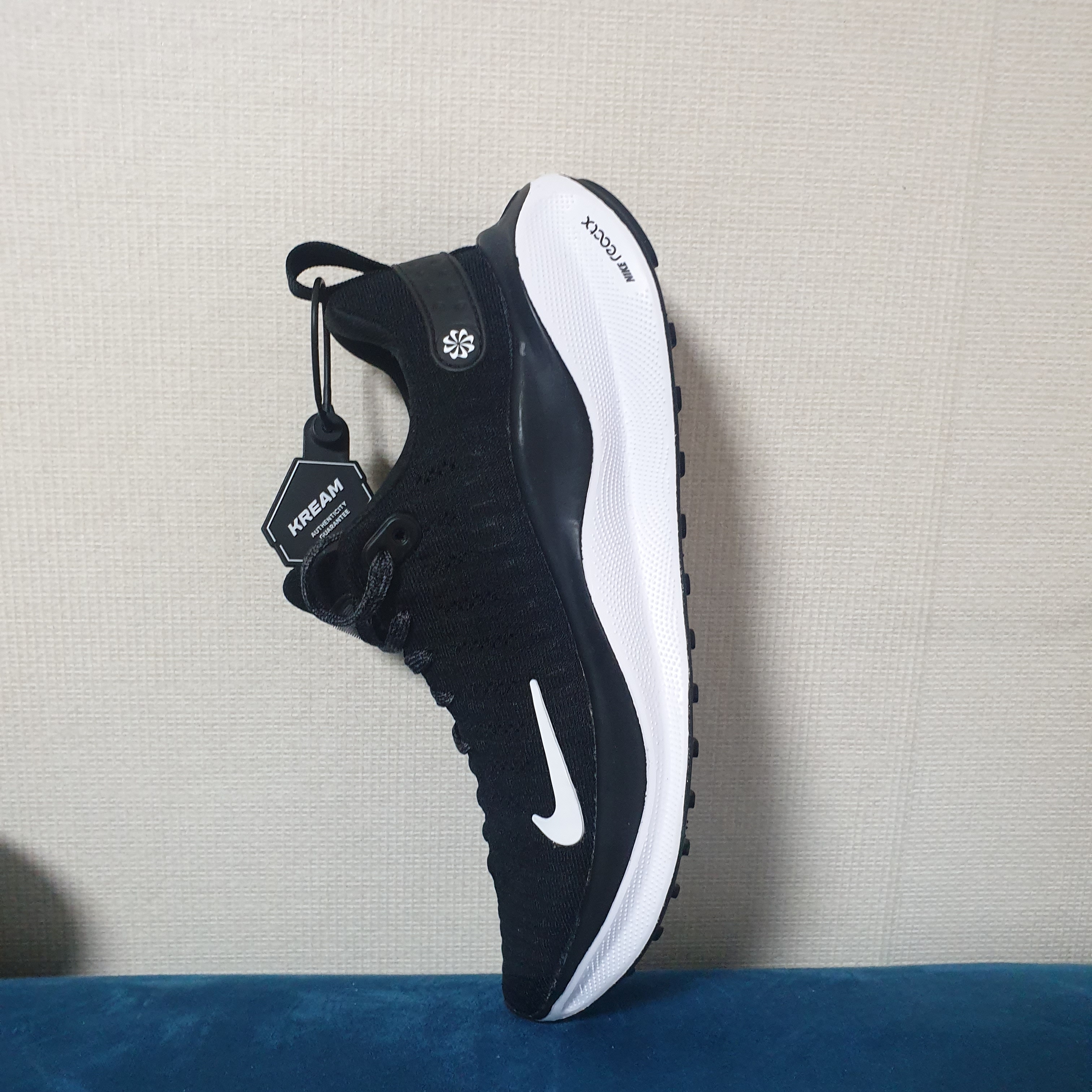 (W) Nike ReactX Infinity Run 4 Black White 착용 스타일