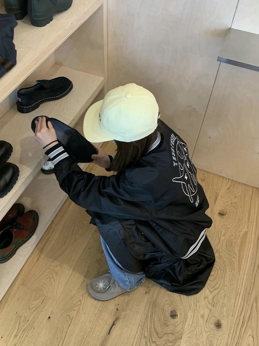 [더블적립] YESEYESEE Y.E.S Team Stadium Jacket Black, Millo Archive X Negative Three Crescendo Desert Mule Beige 착용 스타일