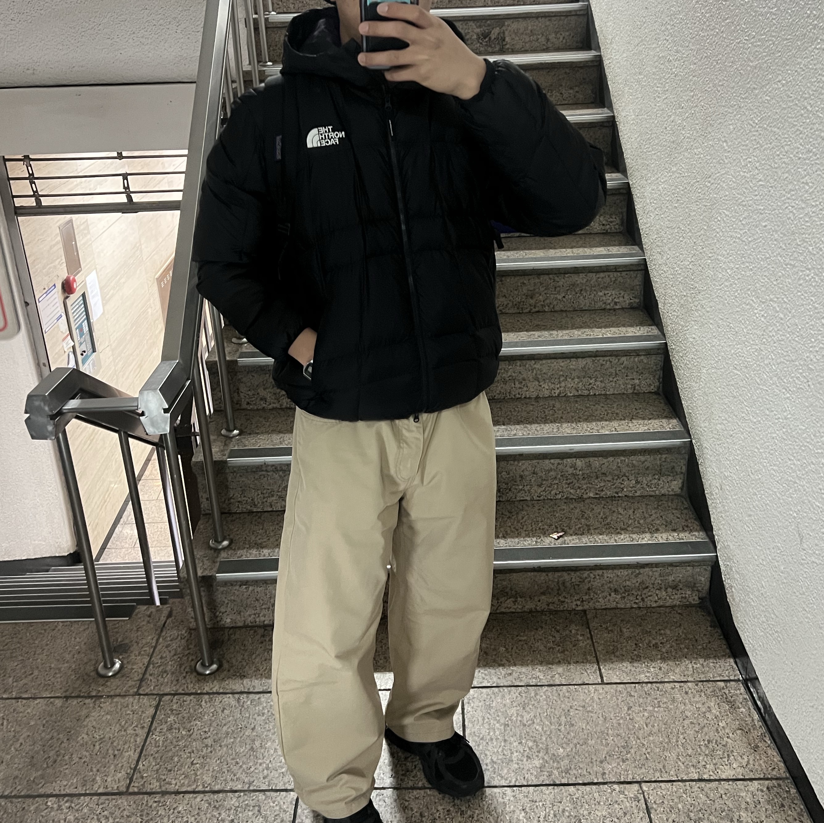 The North Face White Label Wave LT On Ball Jacket Black, Asics Jog 100 T Black - 4E Extra Wide 착용 스타일