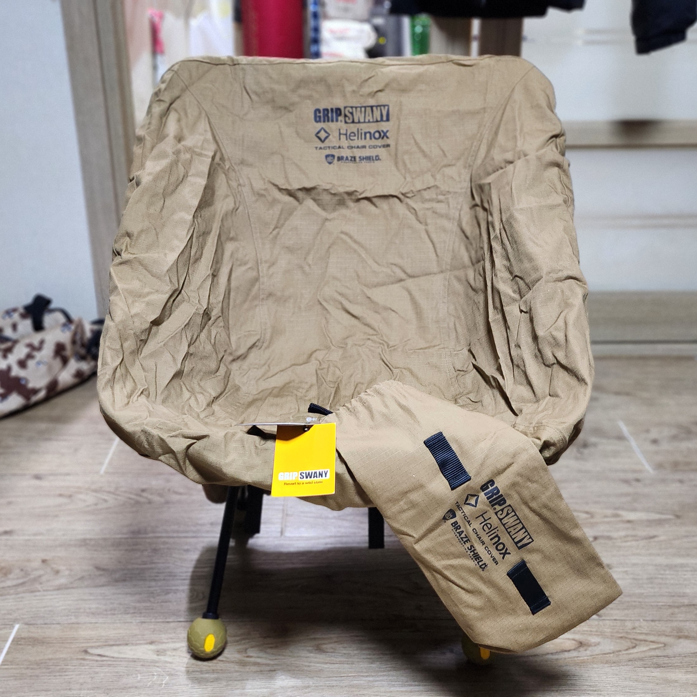 Grip Swany x Helinox Tactical Chair Set Coyote, Helinox Vibram Ball Feet 45mm Coyote Tan 착용 스타일 - 1