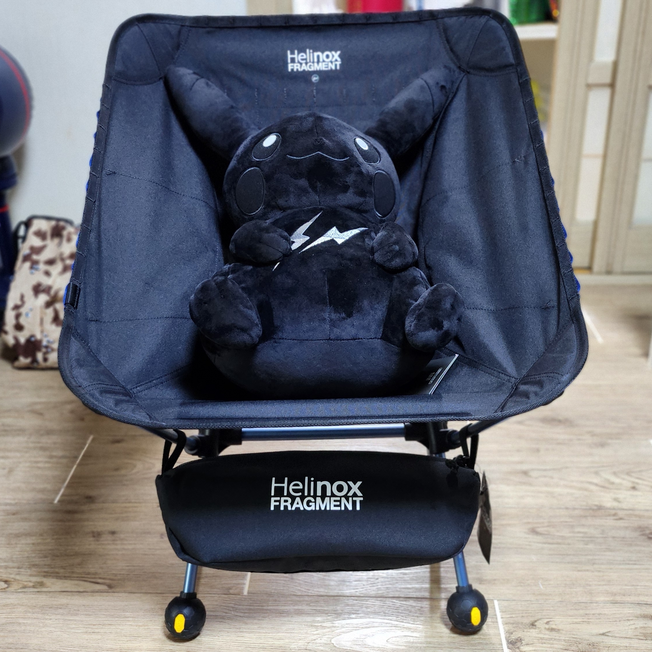 Fragment x Pokemon INN Thunderbolt Project TBP Plush Pikachu M Black, Helinox x Fragment Design Tactical Chair Black Navy 착용 스타일 - 3