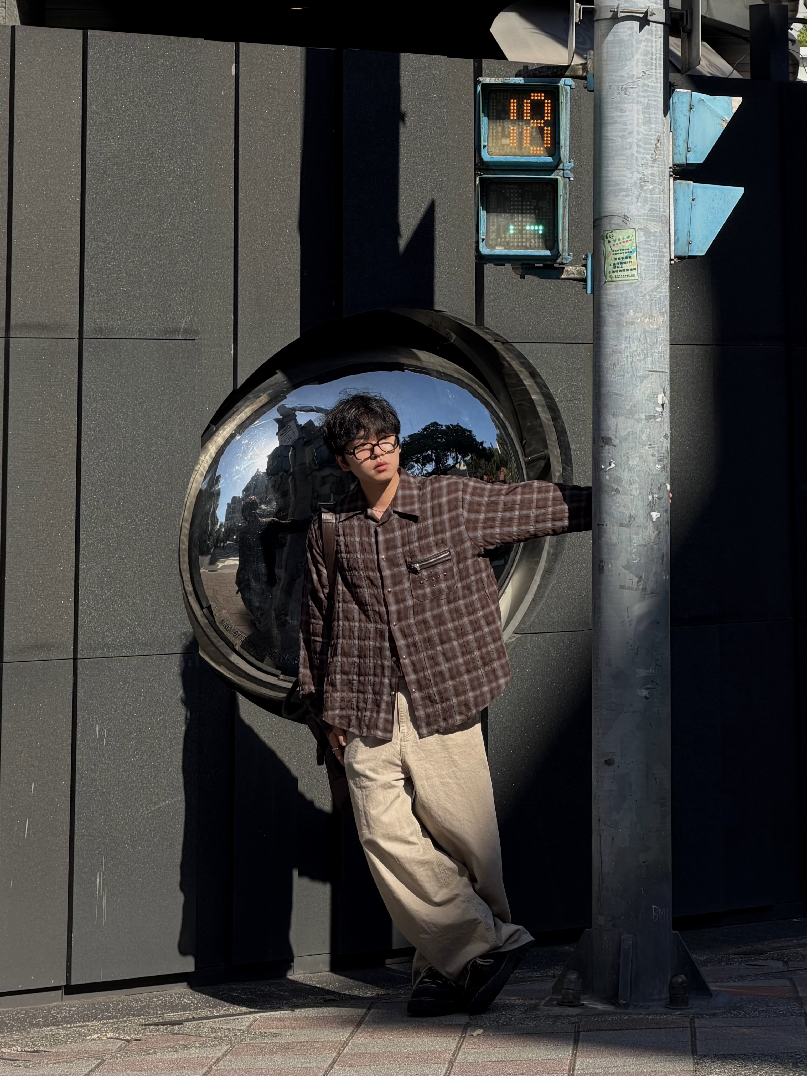 Gentle Monster x Maison Margiela MM114 Black Clear 착용 스타일 - 8