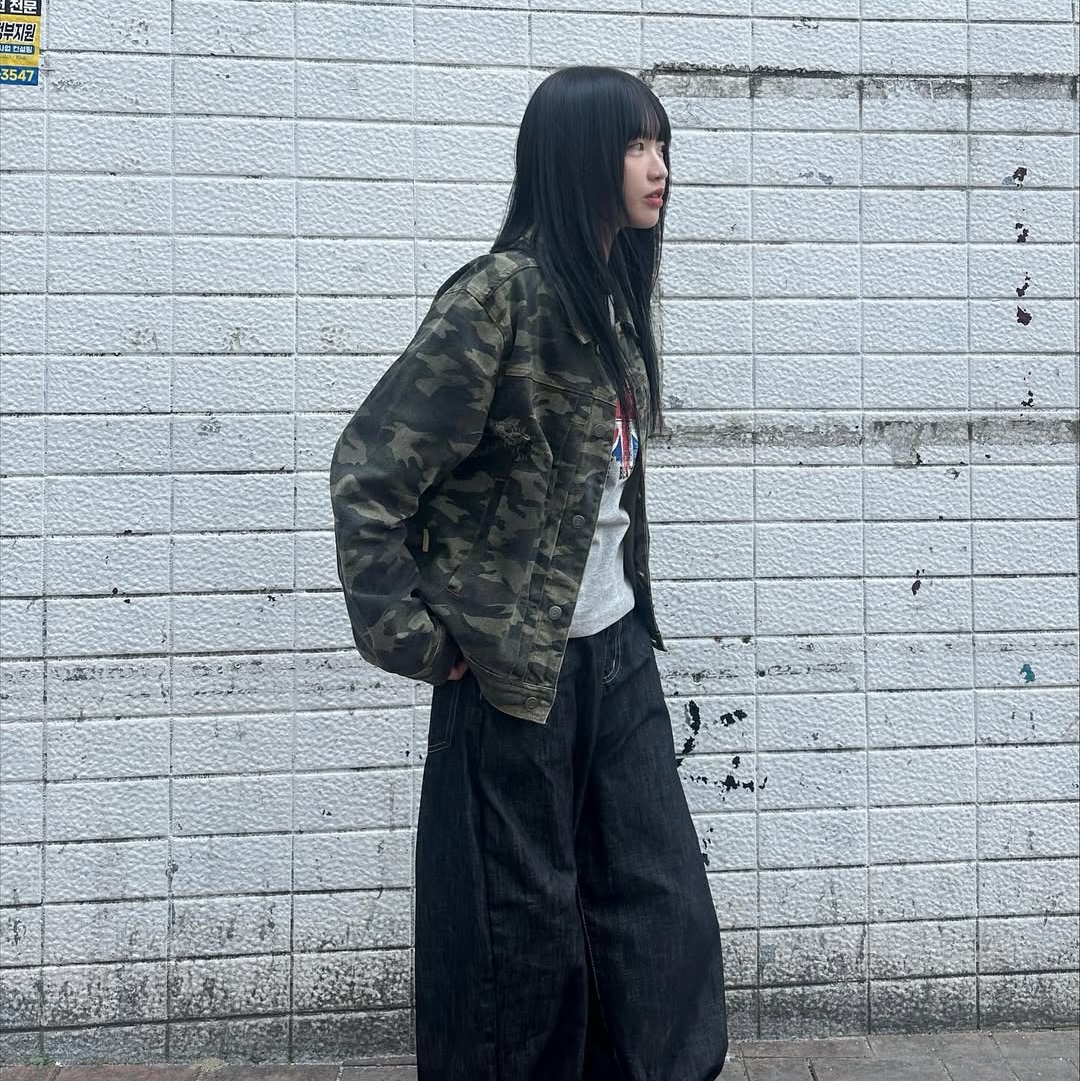 MAINBOOTH Destroyed Camo Trucker Jacket CAMO 착용 스타일 - 2
