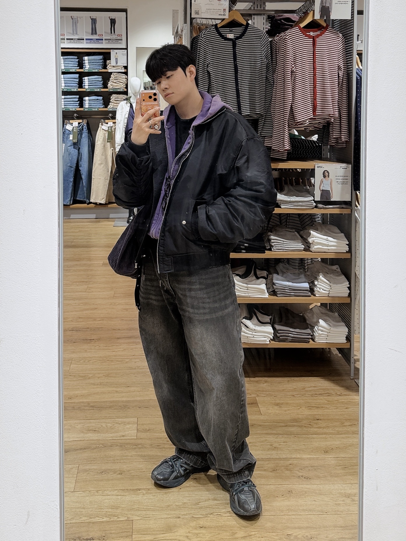 Suade Cropped Washed Hood Zip Up Purple, Asics x Andersson Bell HN2-S Protoblast Black 착용 스타일 - 3