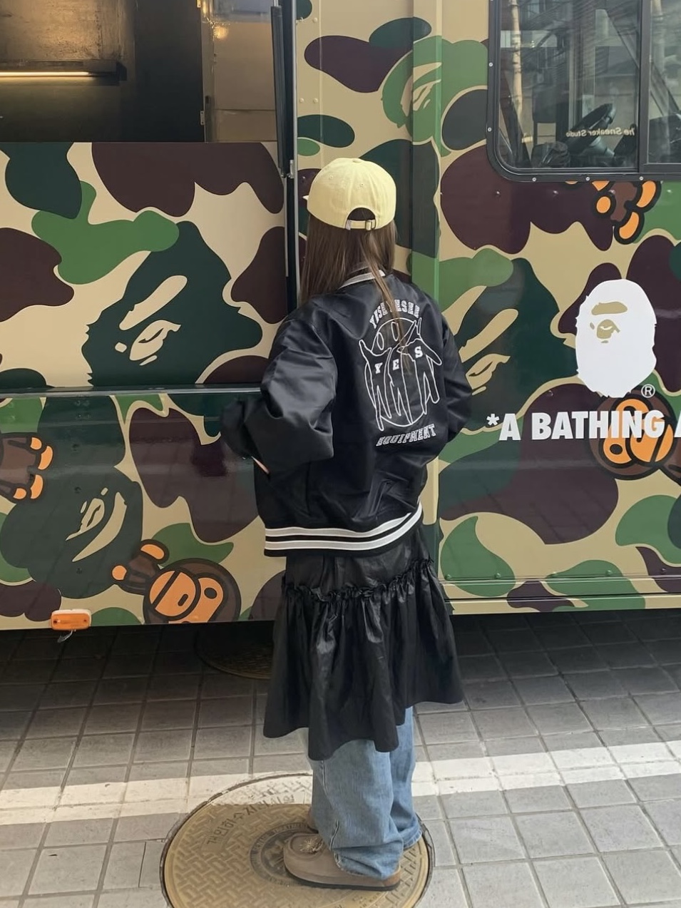[더블적립] YESEYESEE Y.E.S Team Stadium Jacket Black, Millo Archive X Negative Three Crescendo Desert Mule Beige 착용 스타일
