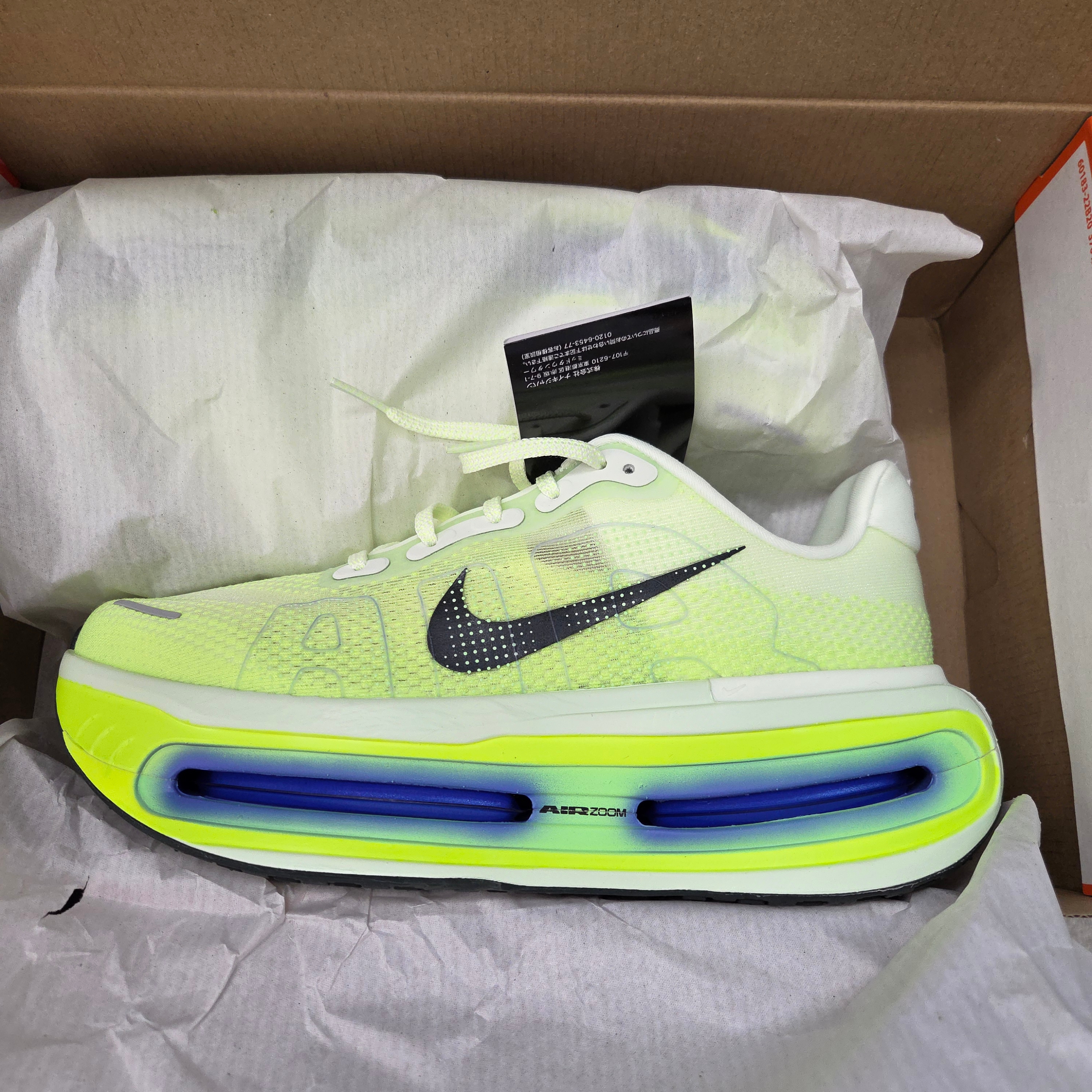 Nike Vomero Premium Black Iron Grey, Nike Vomero Premium White Bright Crimson 착용 스타일