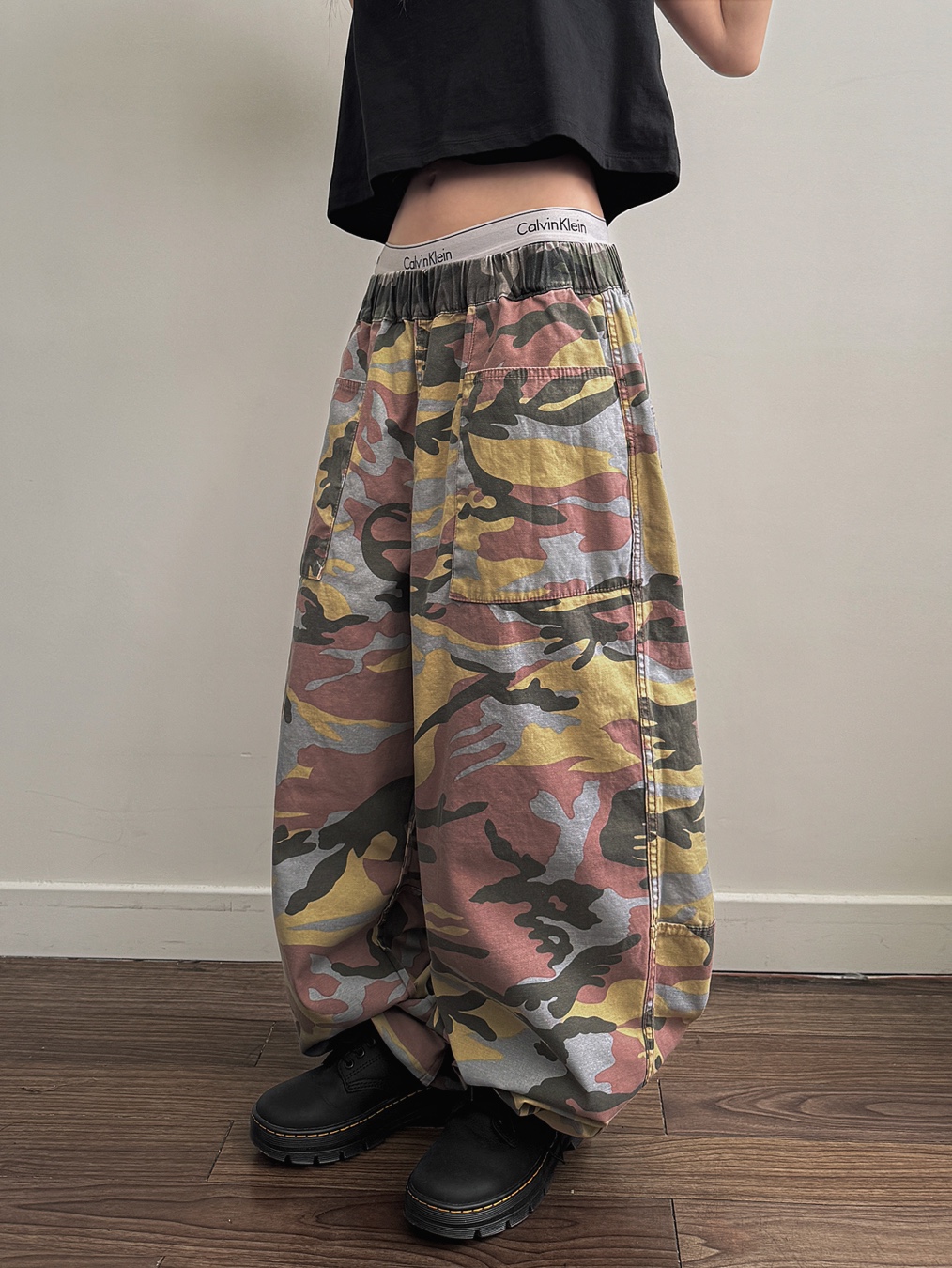 Dr. Martens Reeder Wyoming Leather Utility Shoes Black, Aftermath Atm Logo Ball Cap Black 착용 스타일 - 1