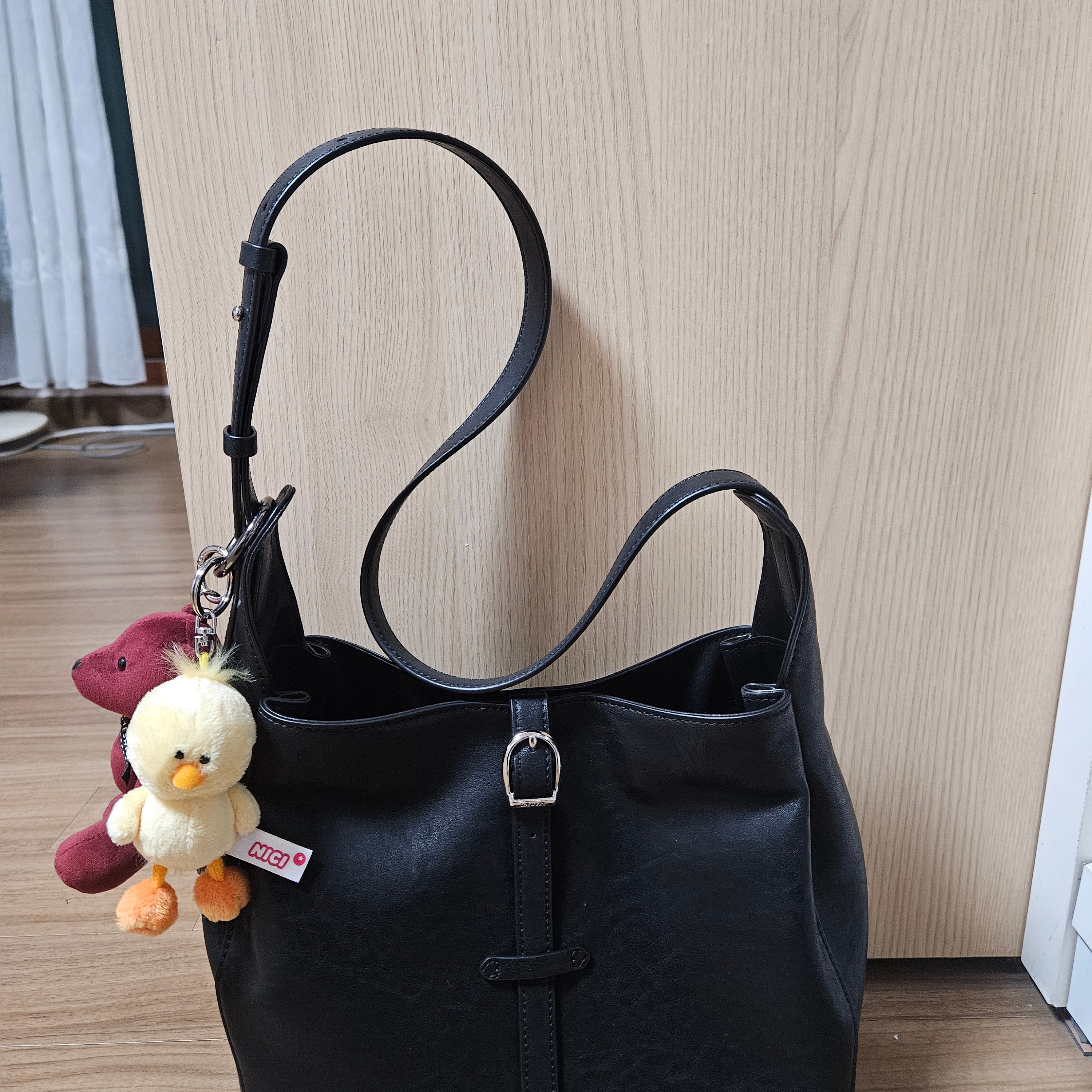 [KREAM 단독] NICI 10cm chicken BB keyring 착용 스타일