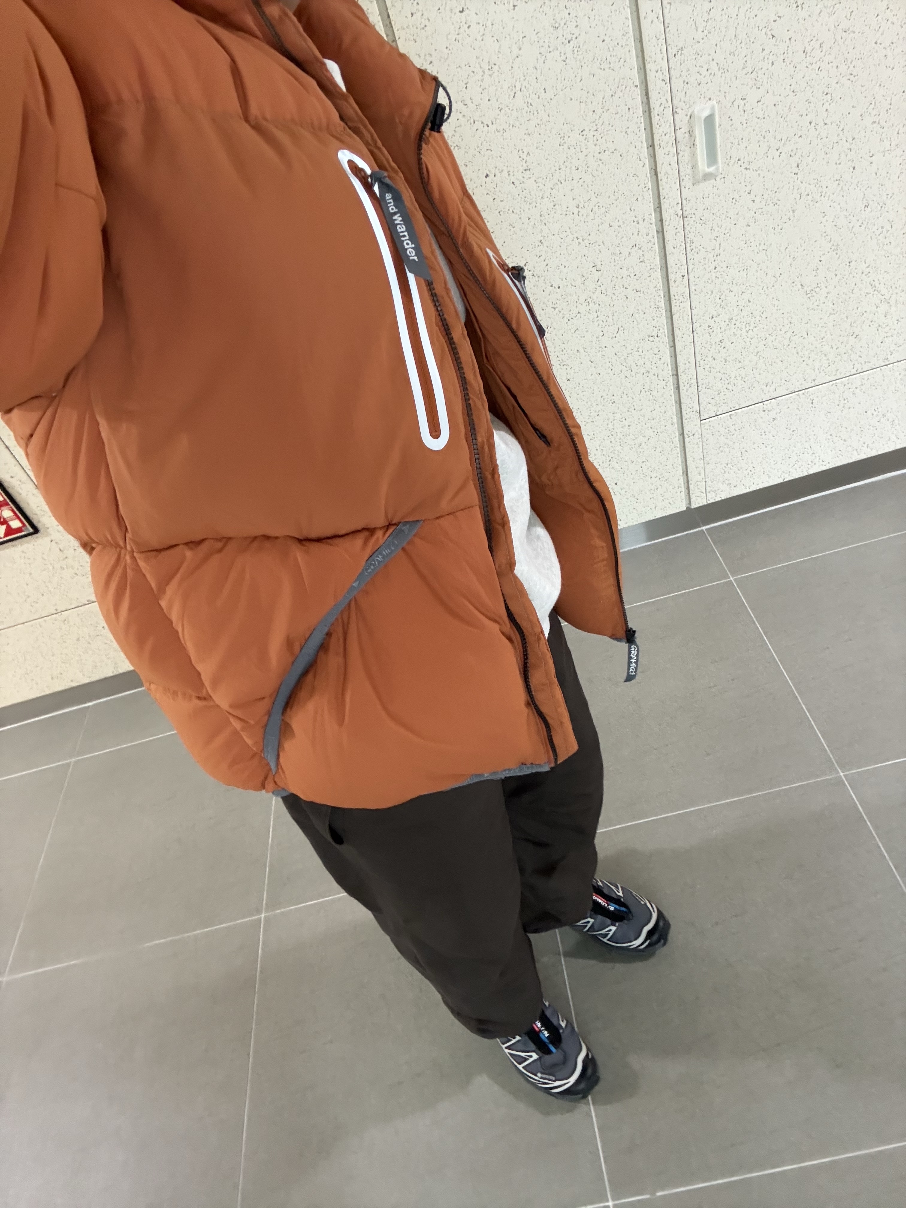 Salomon XT-6 Gore-Tex Black Ebony 착용 스타일 - 2