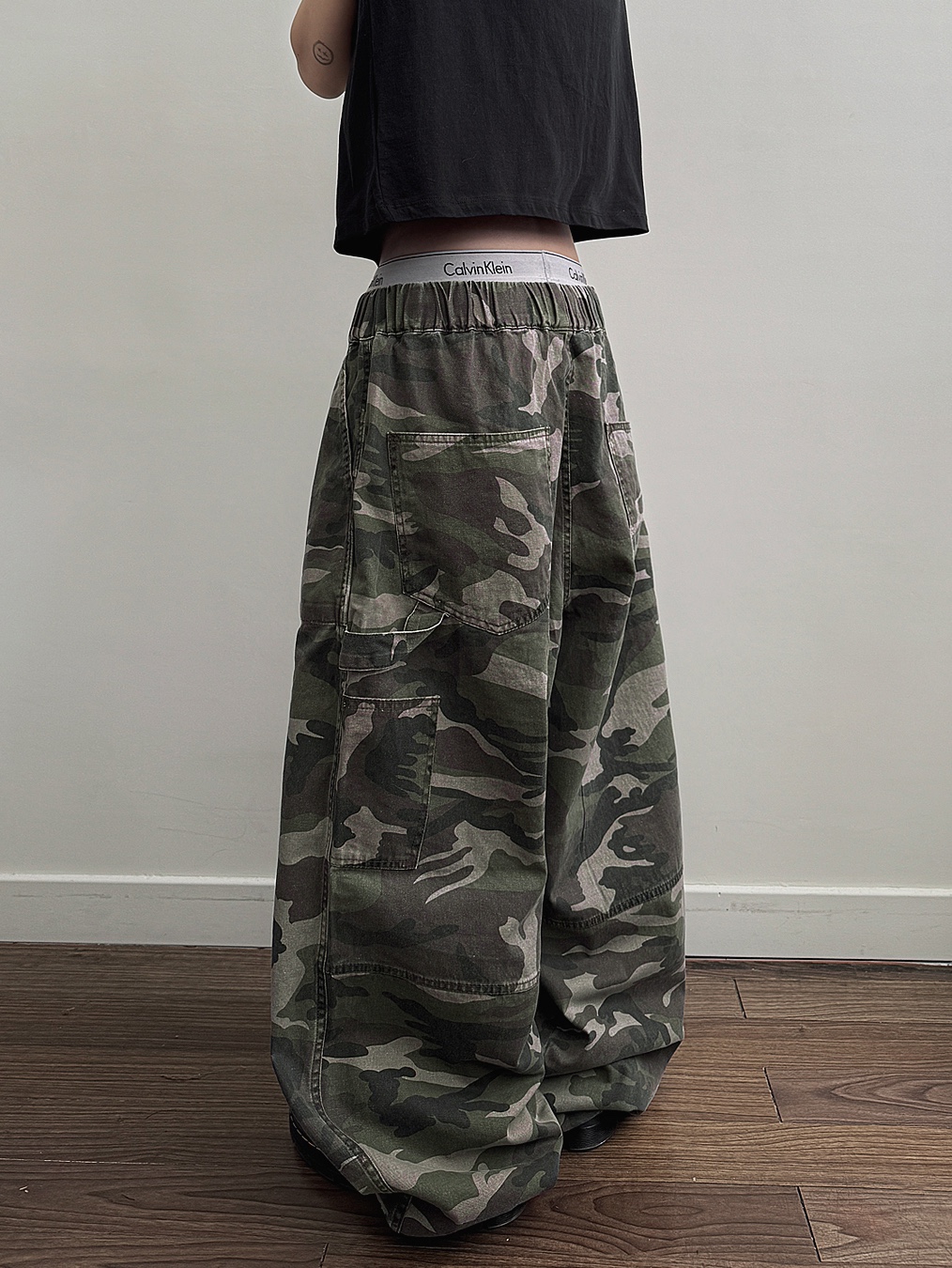 Stussy New Era 9twenty Basic Trucker Black, Oakley Light Breathe Triple Black 착용 스타일 - 3