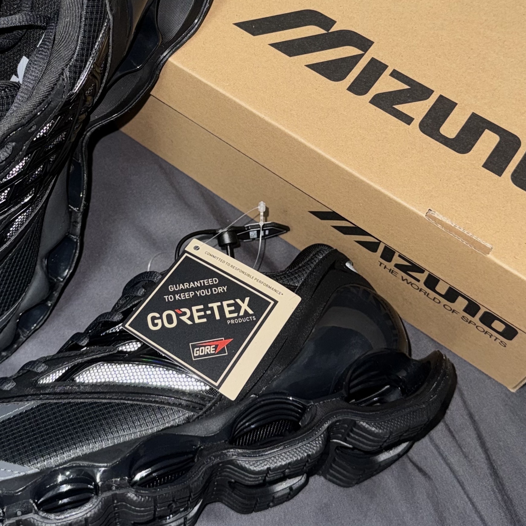 Mizuno Wave Prophecy LS GTX  Black Sand Black 착용 스타일 - 2