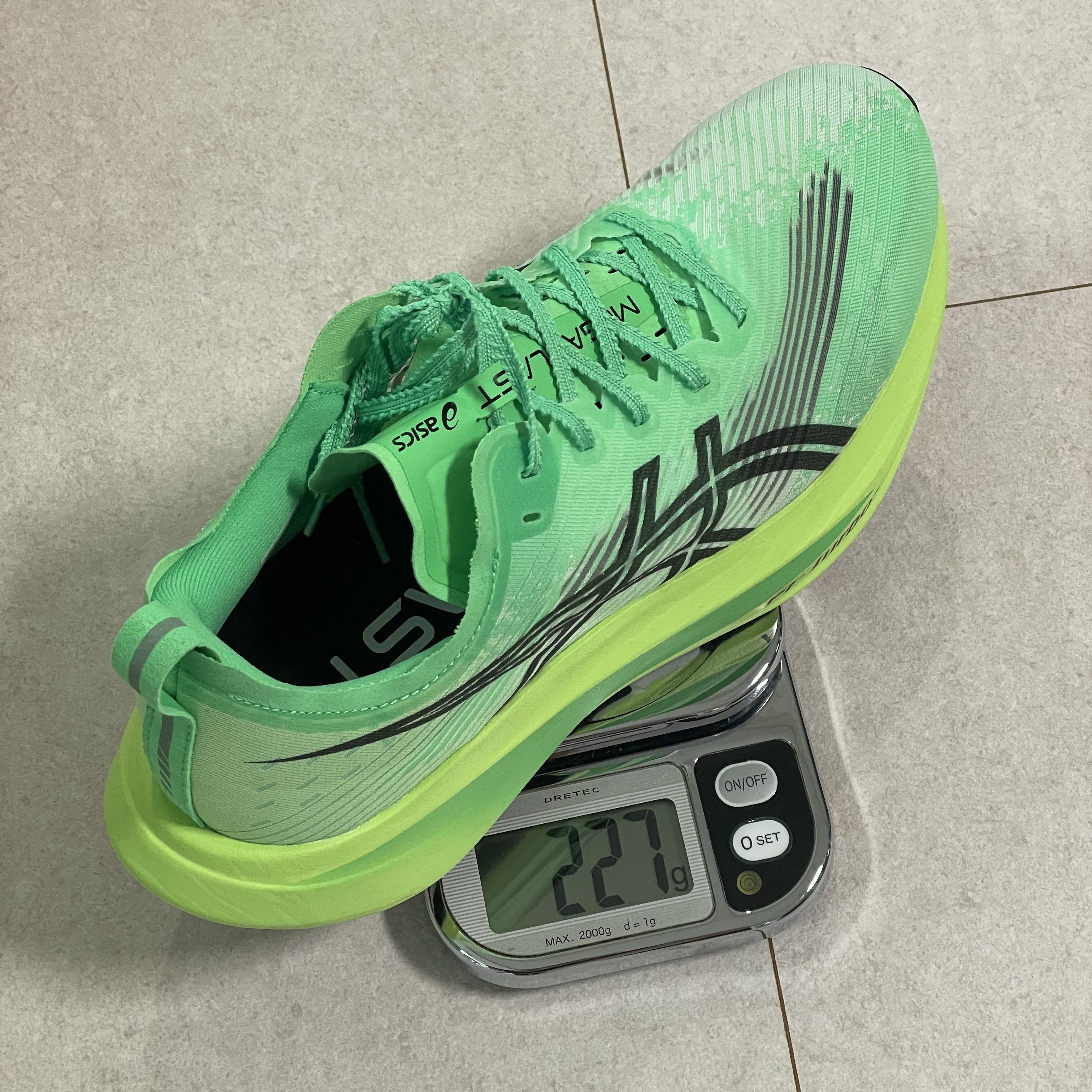 Asics Megablast Vital Green Black 착용 스타일 - 3