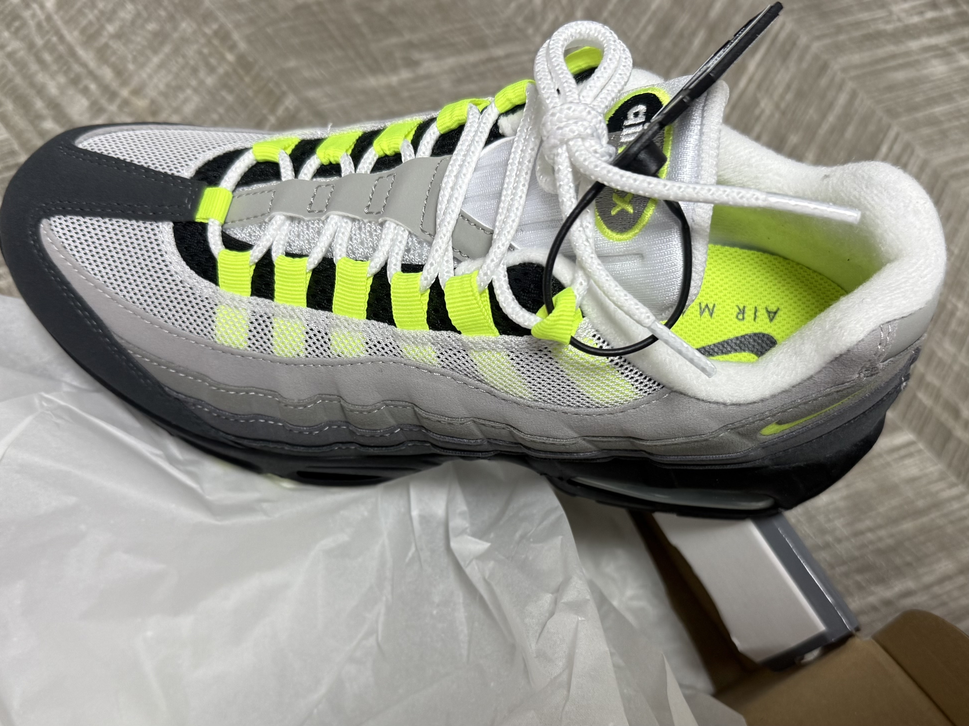 Nike Air Max 95 OG Neon 착용 스타일