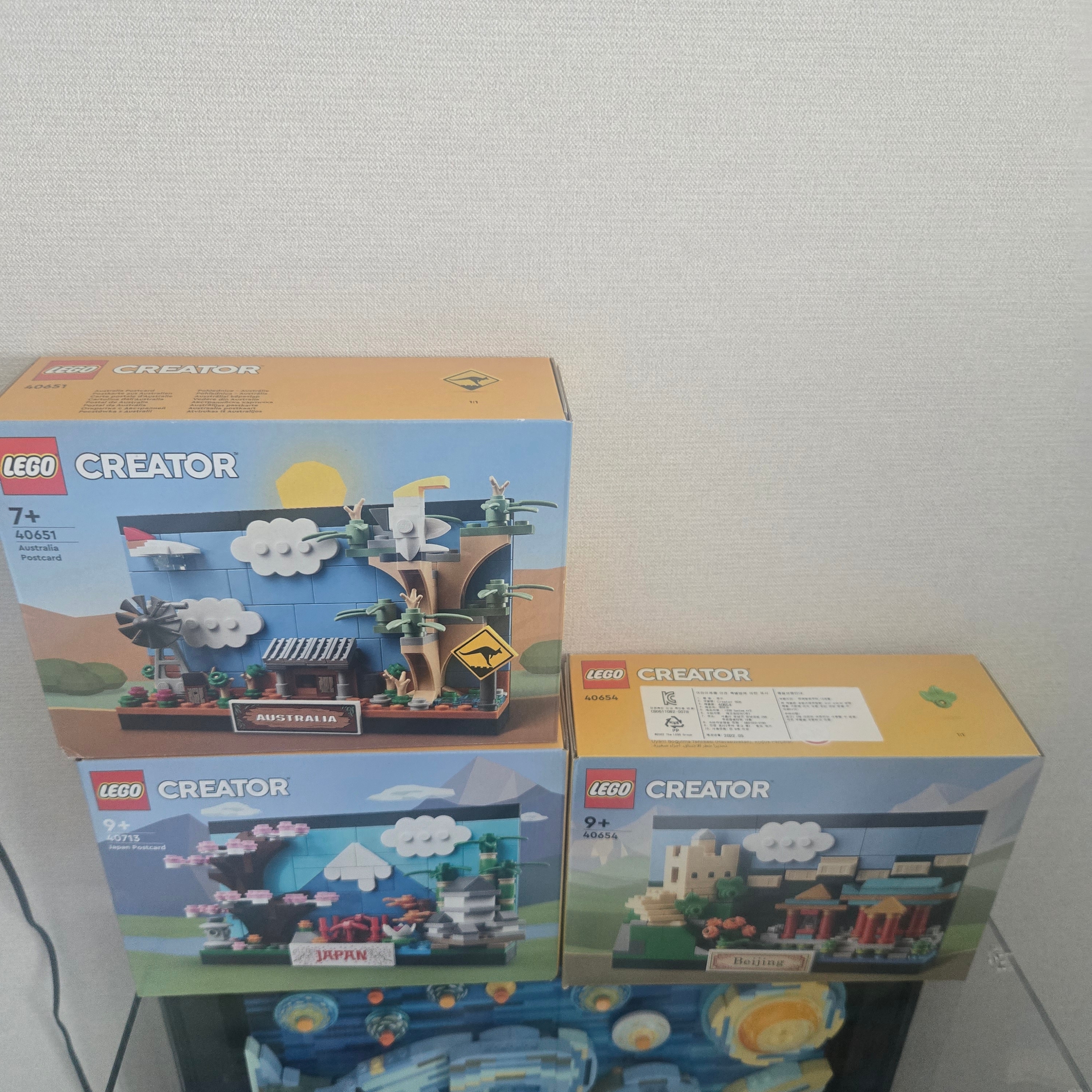 Lego Australia Postcard 착용 스타일