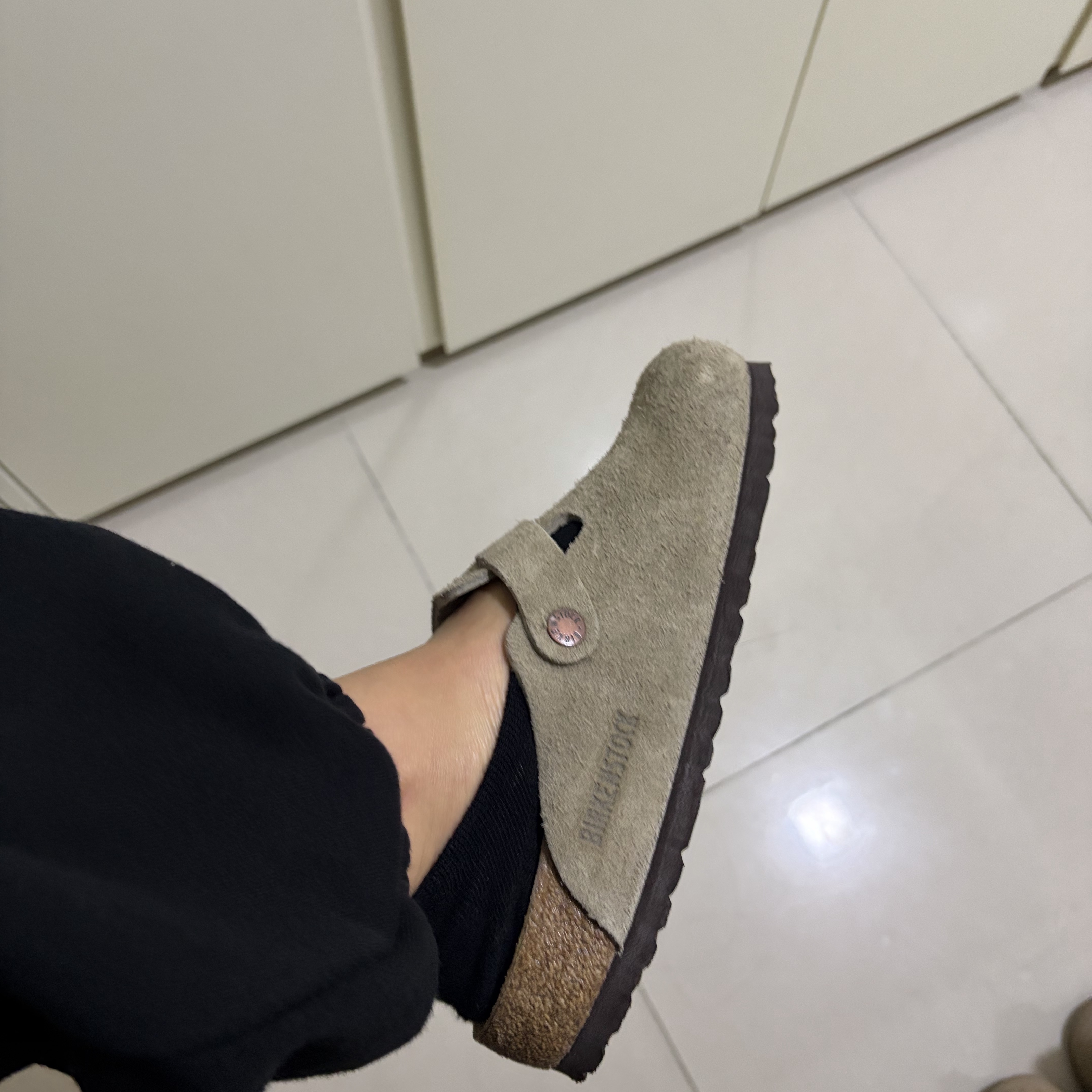 Birkenstock Boston Soft Footbed Taupe - Regular 착용 스타일 - 2