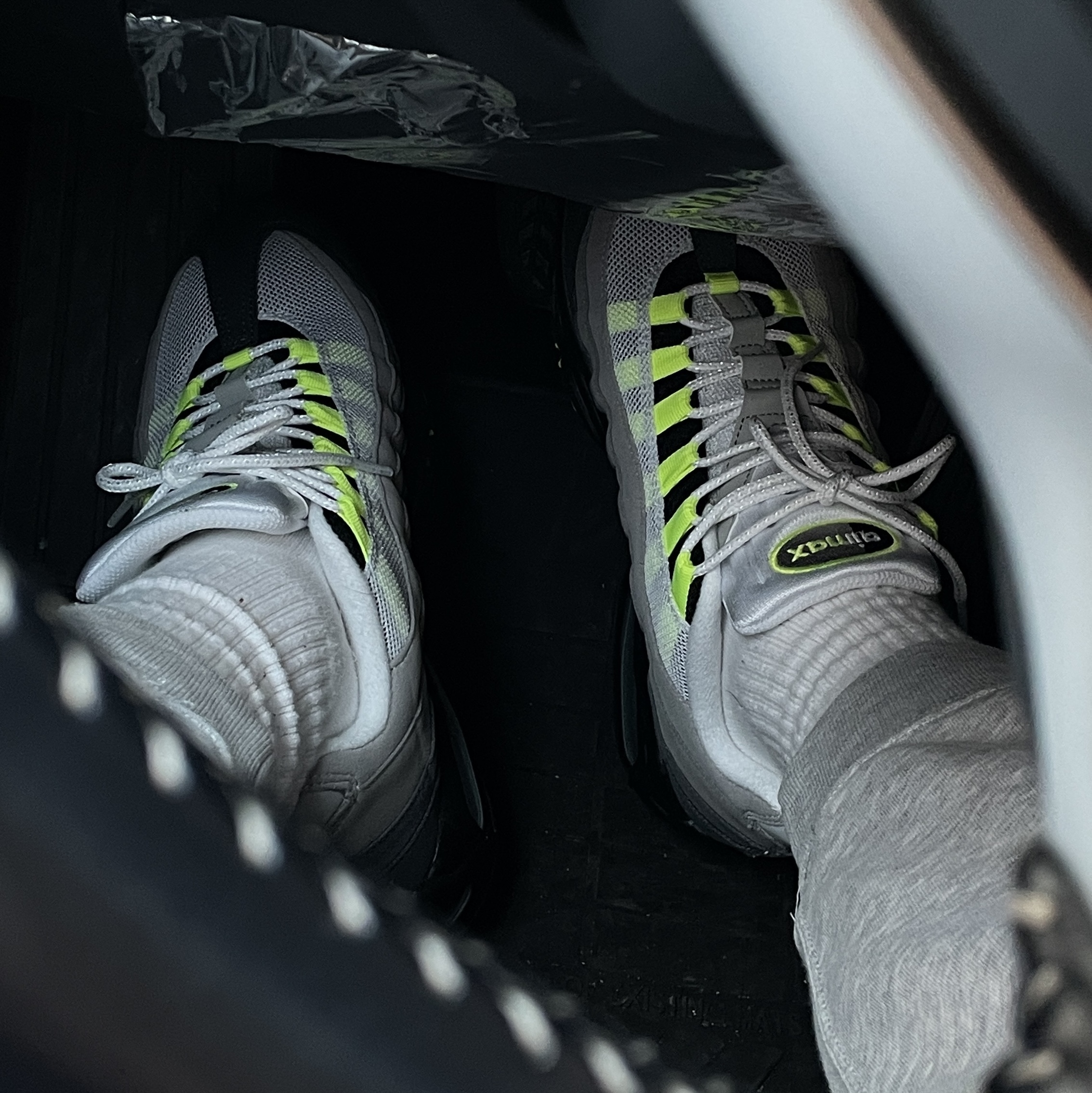 Nike Air Max 95 OG Neon 착용 스타일