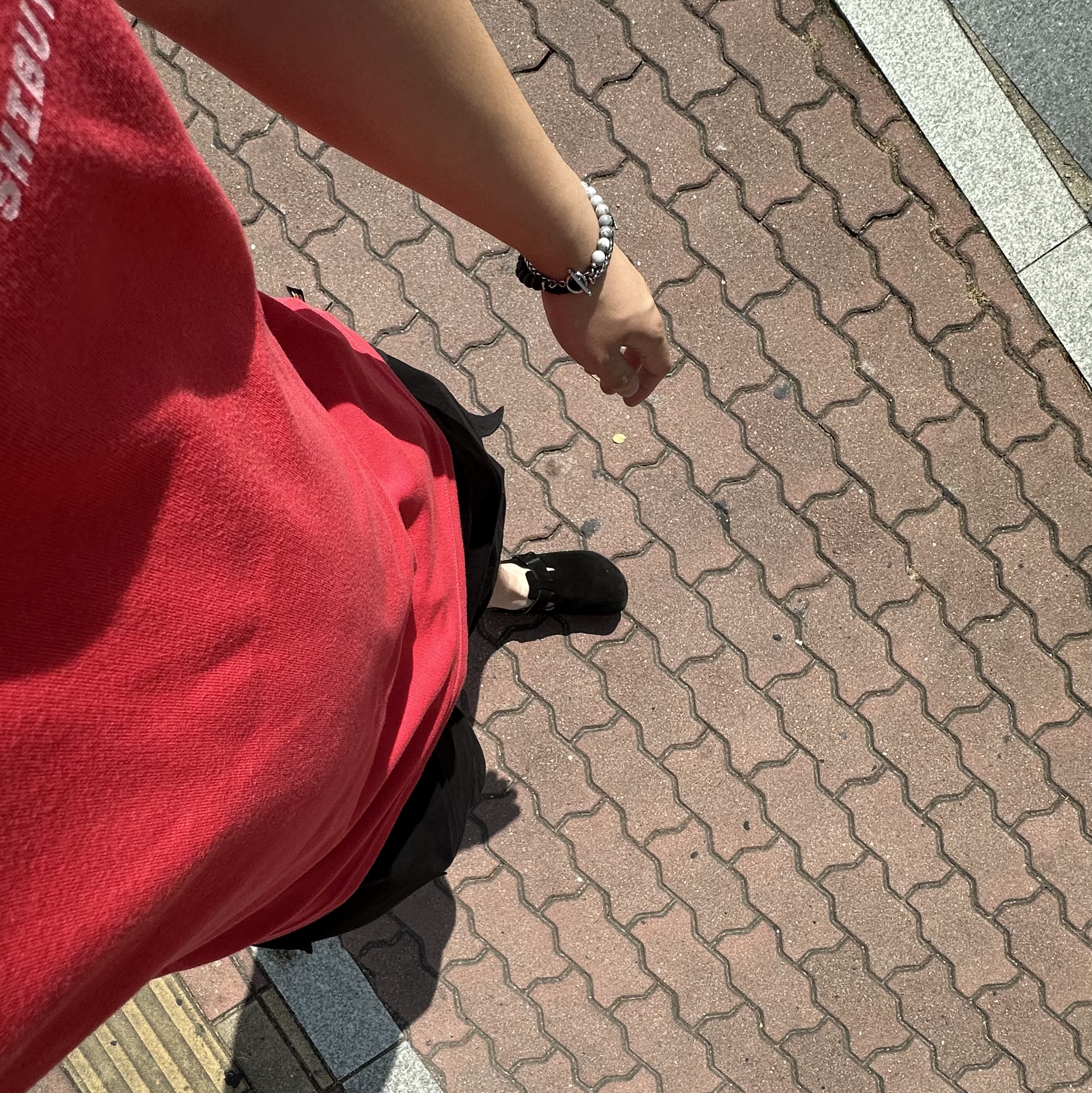IAB Studio T-Shirt Tomato - Shibuya Exclusive, Birkenstock Boston Soft Footbed Suede Leather Black - Regular 착용 스타일