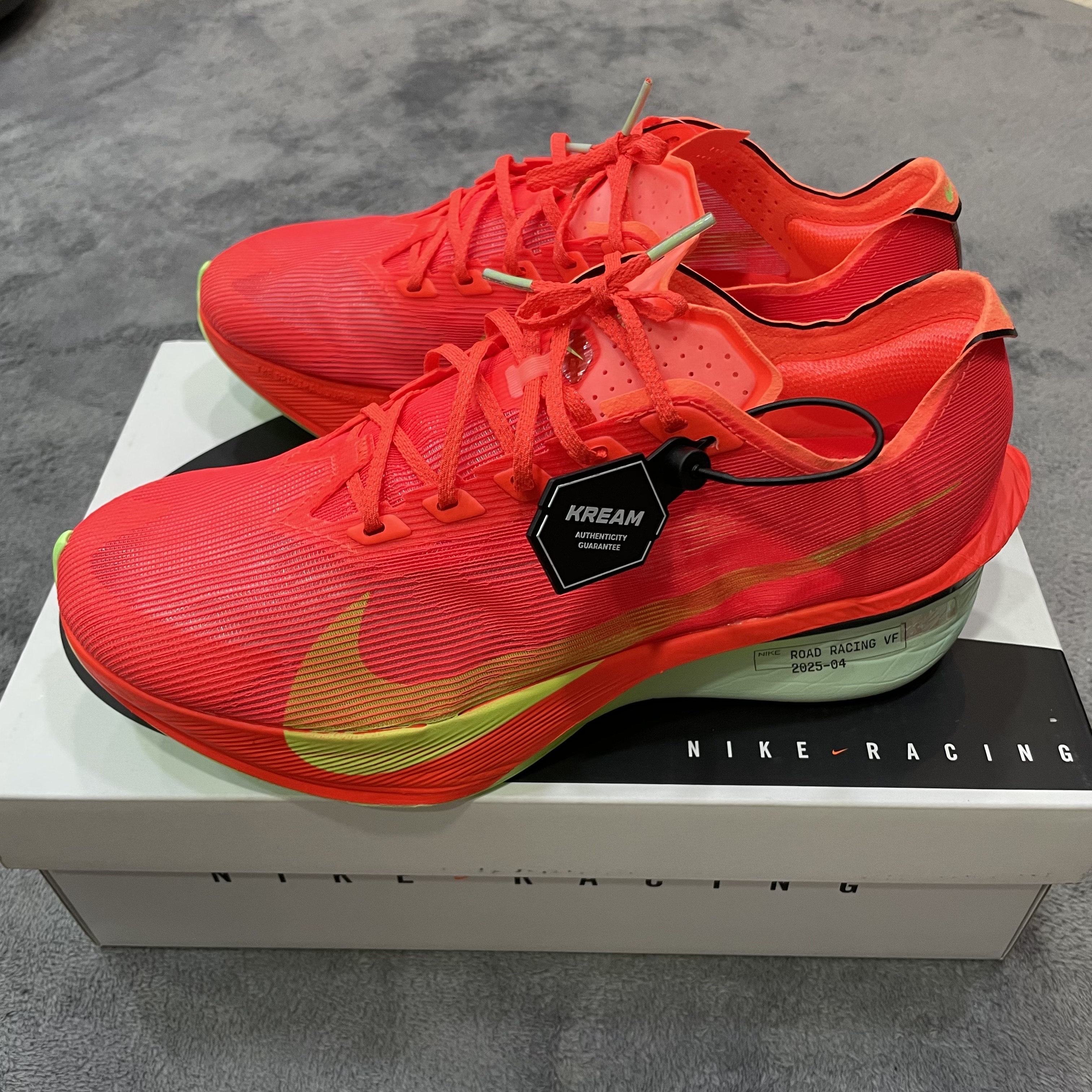 Nike ZoomX Vaporfly Next% 4 Crimson Mint Foam 착용 스타일