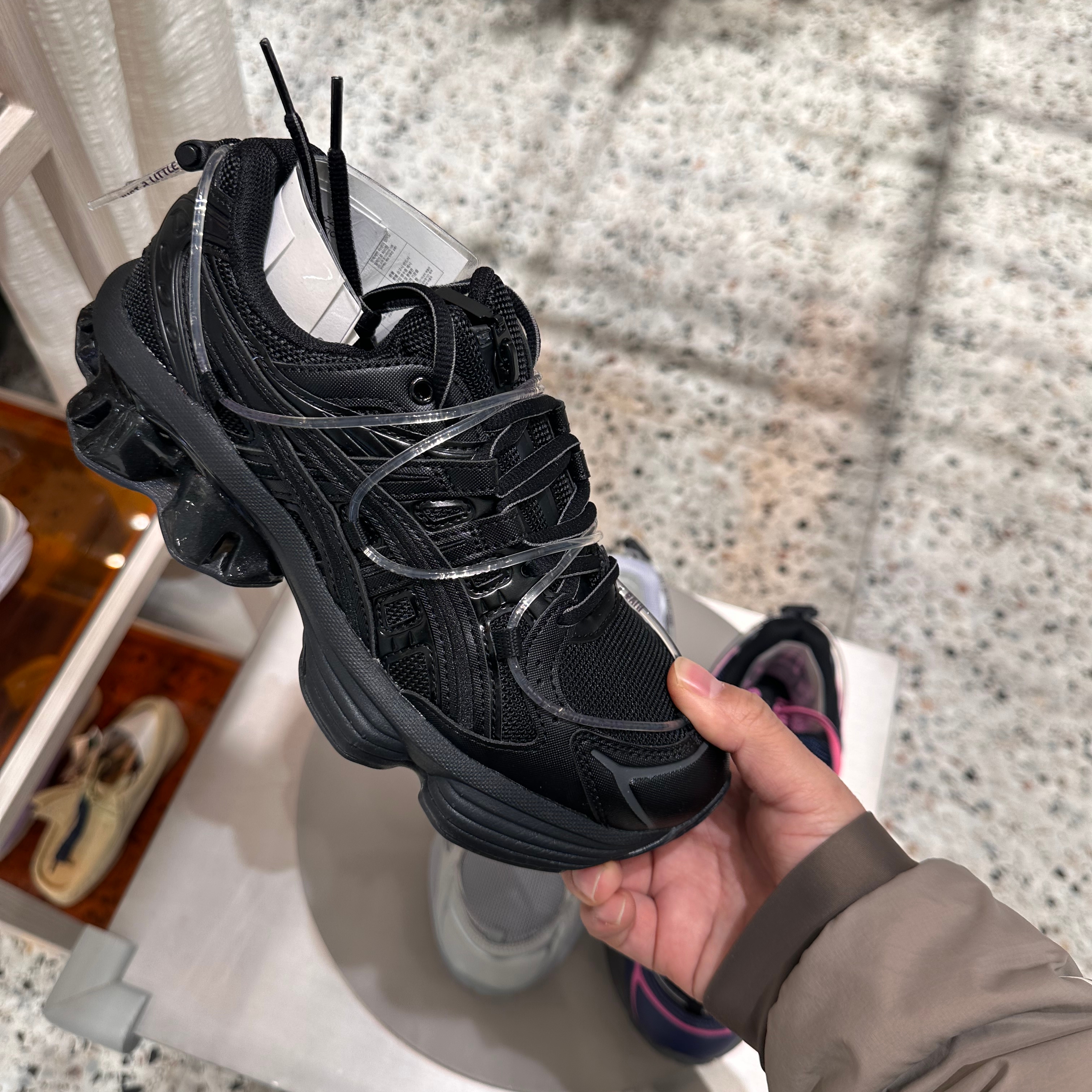 Asics x Yoasobi Gel-Kinetic Fluent Y Black Black 착용 스타일