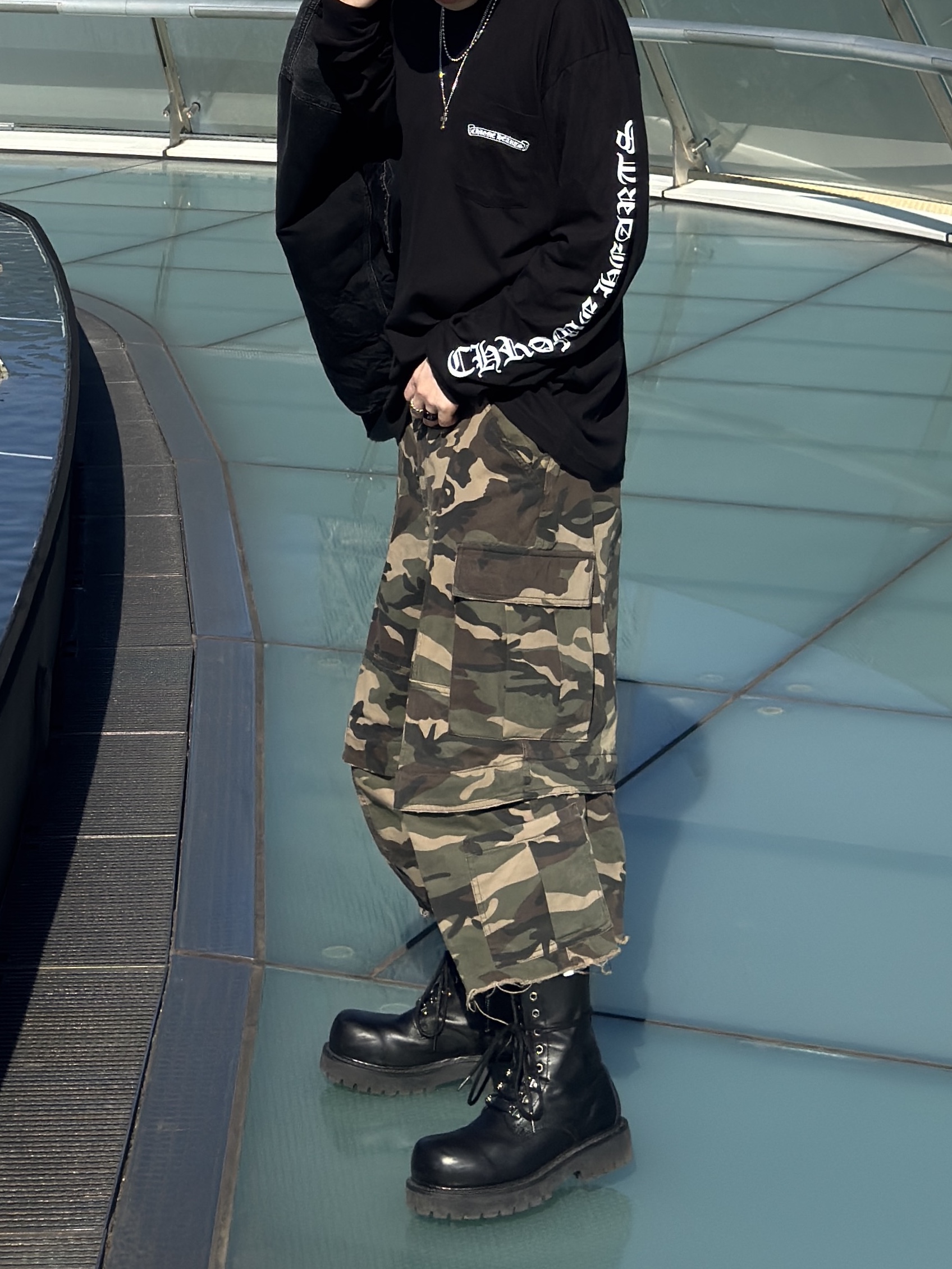 Chrome Hearts Scroll Logo LS T-Shirt Black, LOSTGARDEN Phantom 착용 스타일 - 2