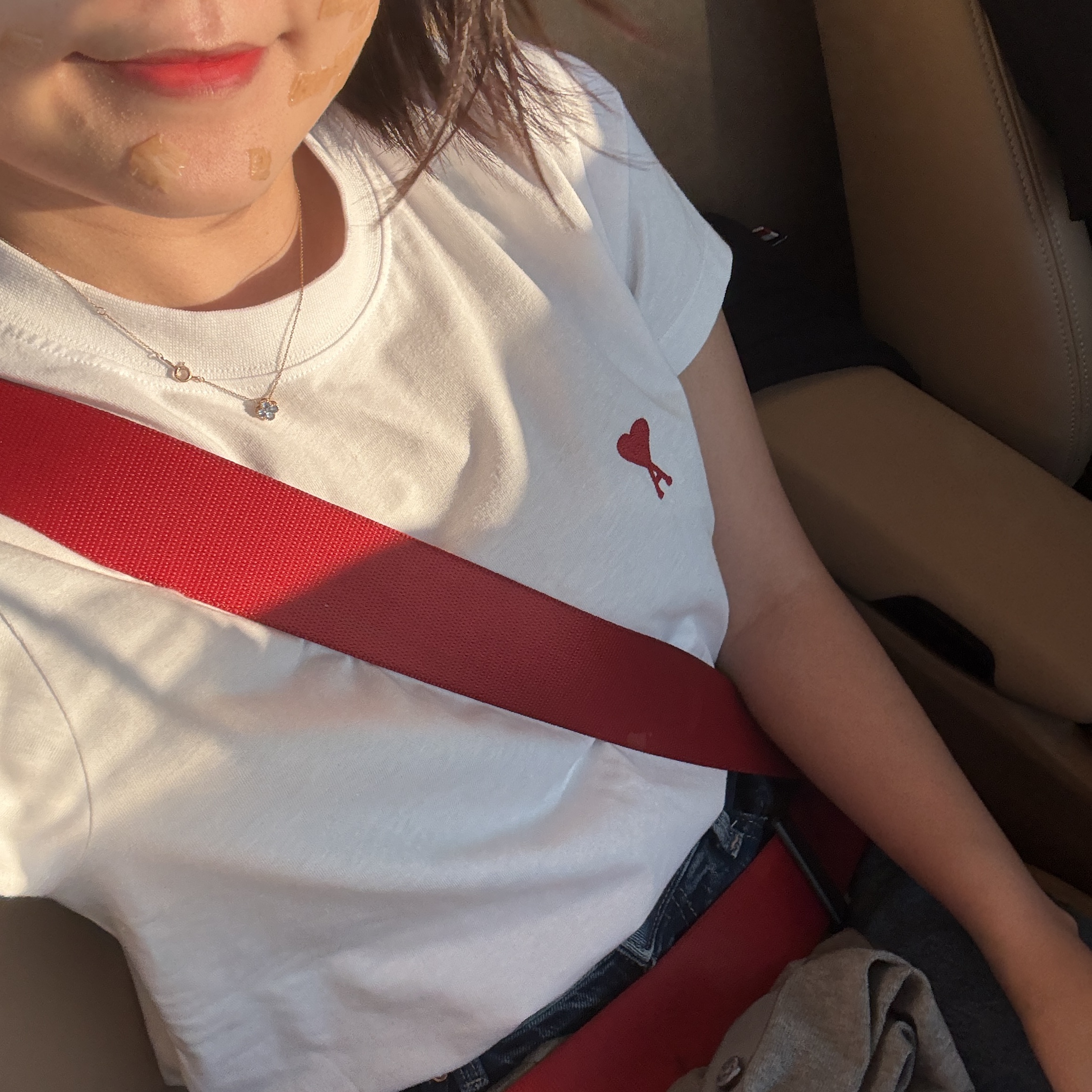 AMI de Coeur T-Shirt White, Chanel Le Rouge Duo 174 Endless Pink 착용 스타일