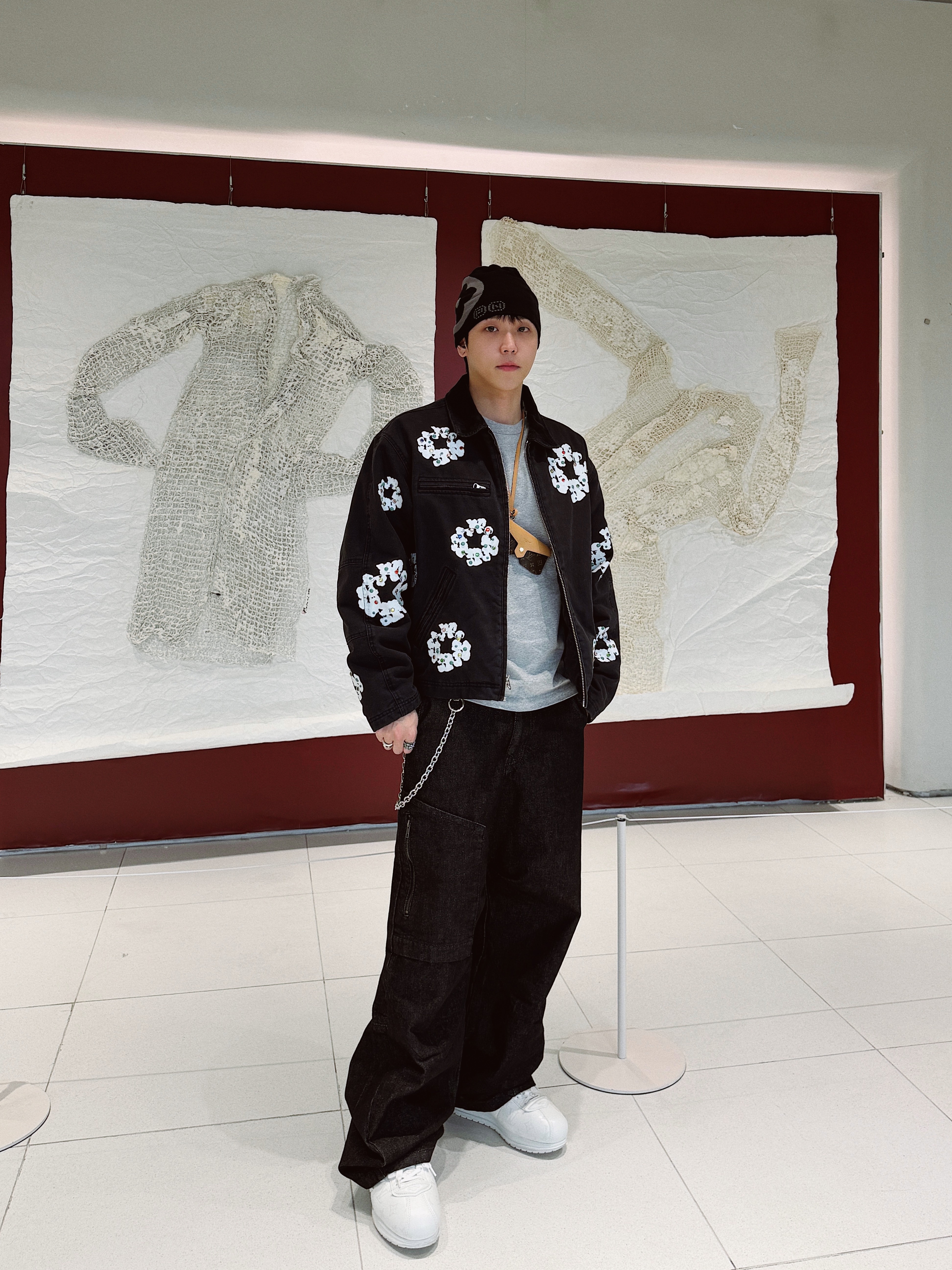 Louis Vuitton LV Fit Monogram Beanie Black, Sundayoffclub Montmartre Cross Moneyclip Chain Antique Silver 착용 스타일 - 10