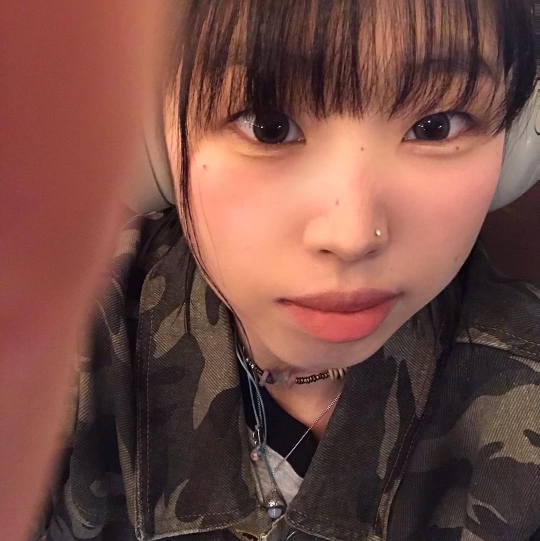 [트리플적립] MAINBOOTH Destroyed Camo Trucker Jacket CAMO 착용 스타일 - 3