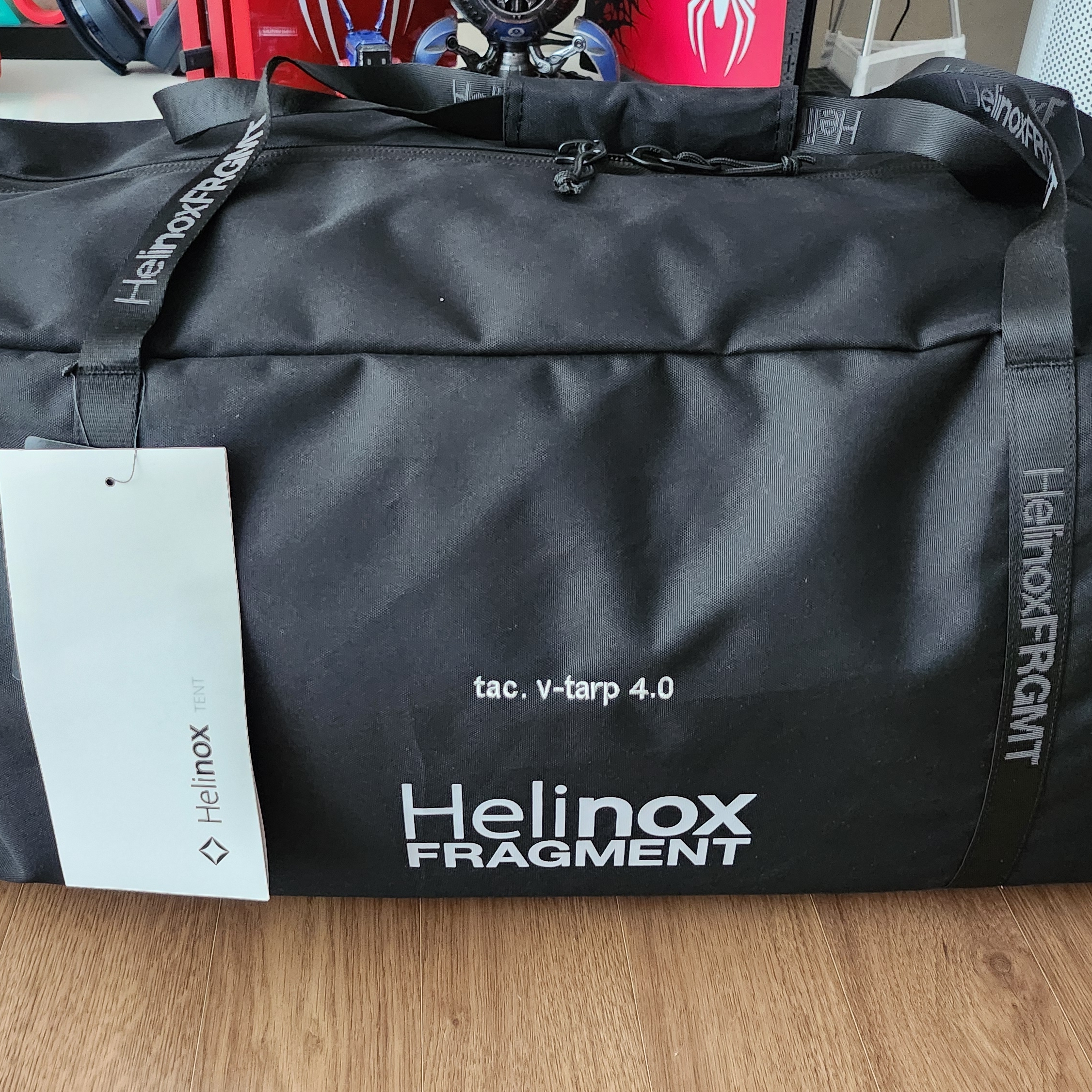 Helinox x Fragment Design V-Tarp 4.0 Black Navy 착용 스타일