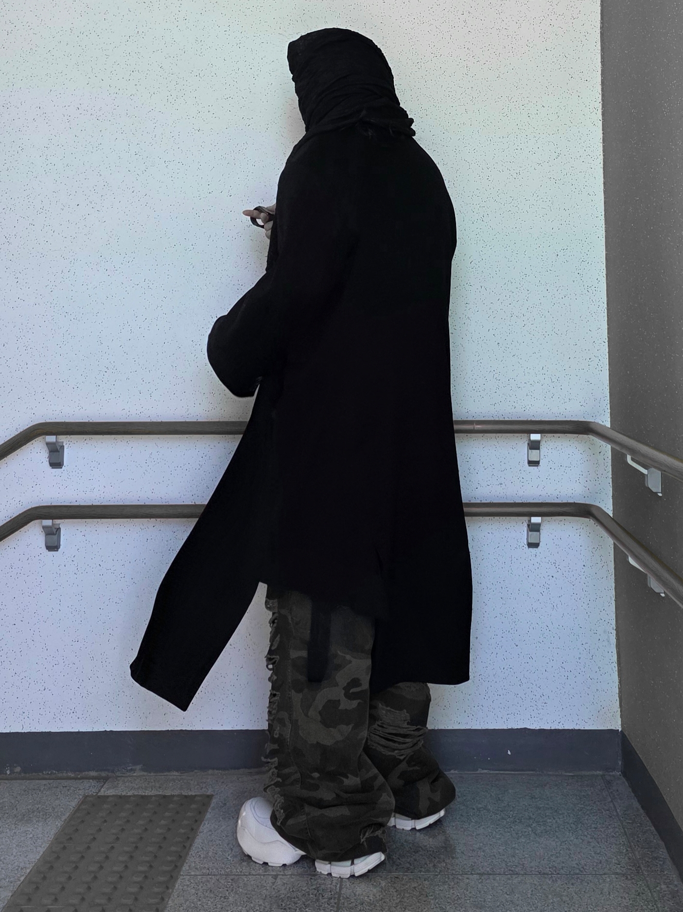 Remagine The Core White, emostanceclub Double Layered Distressed Camo Pants Woodland Camo 착용 스타일 - 5