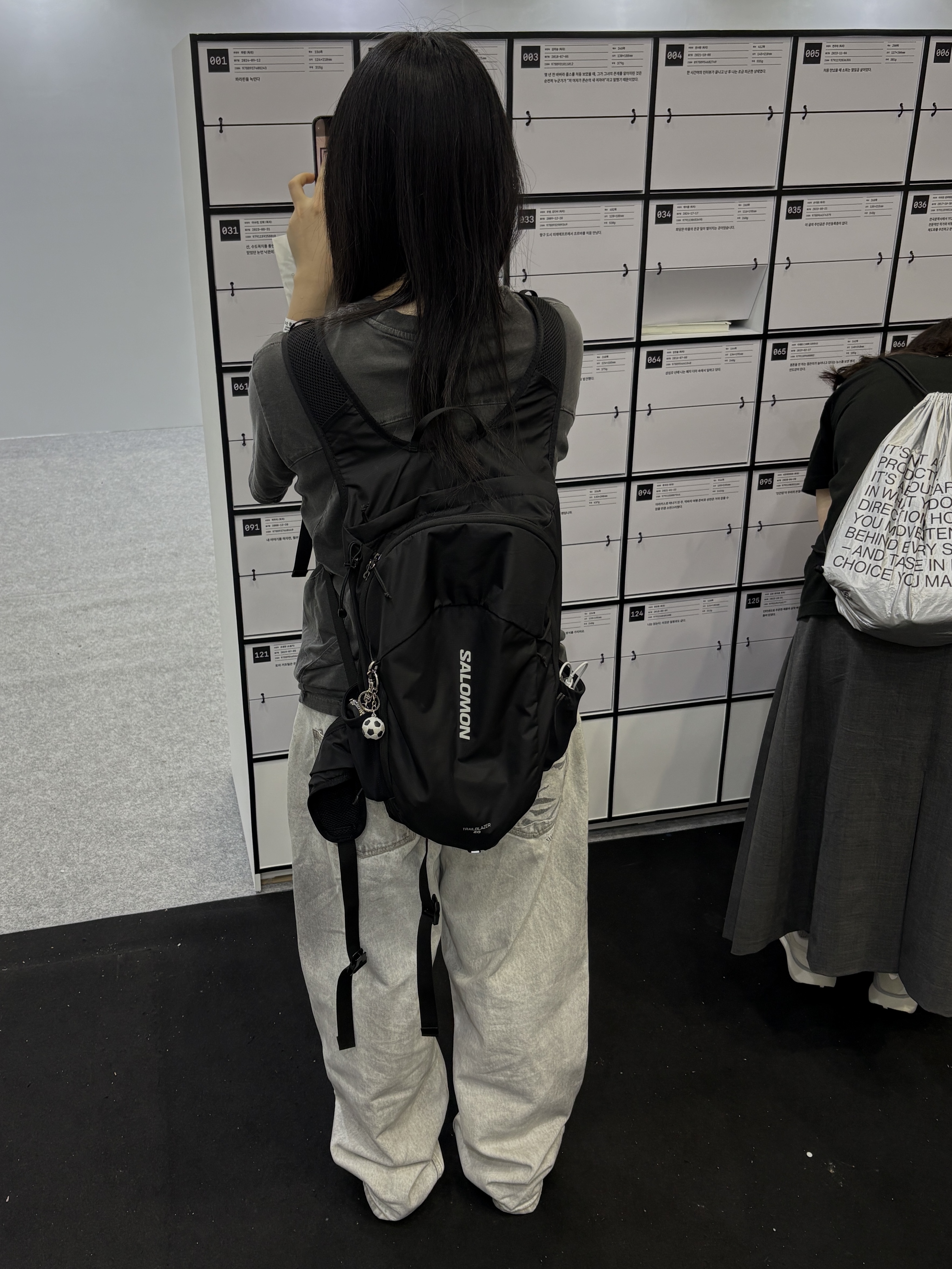 Salomon Trailblazer 20 Black, Nike Air Force 1 '07 Low Triple Black 착용 스타일