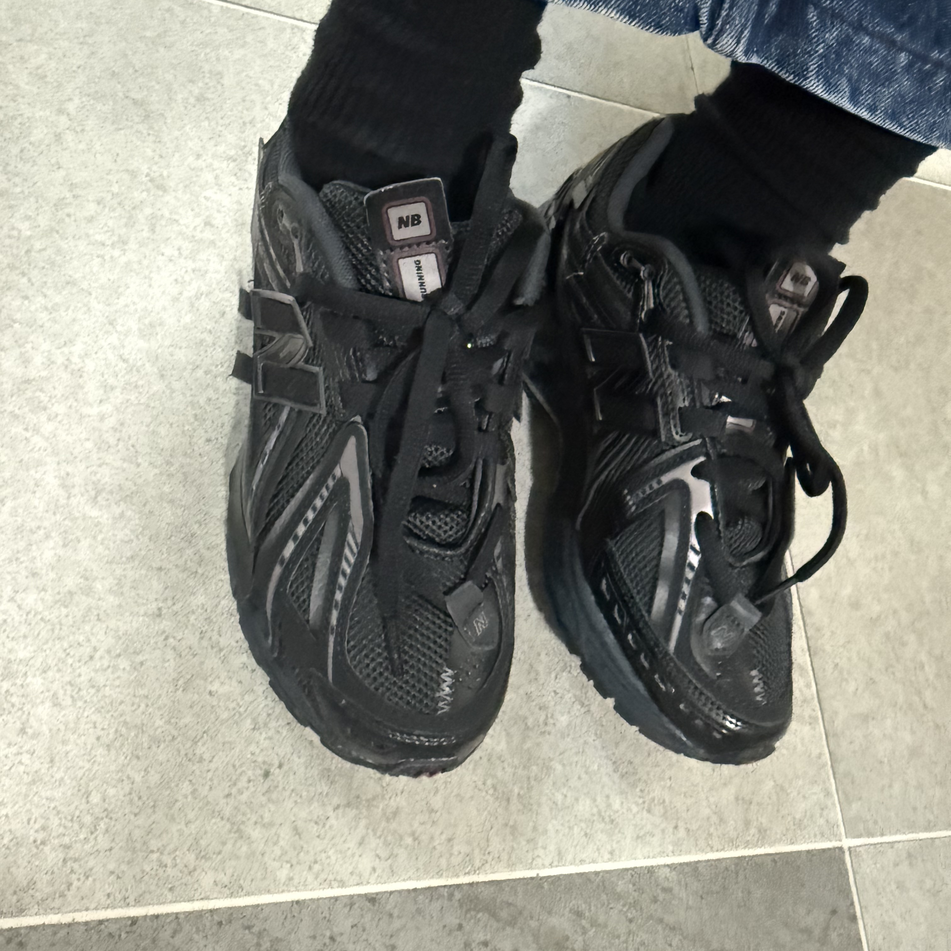 New Balance 1906A Black 착용 스타일