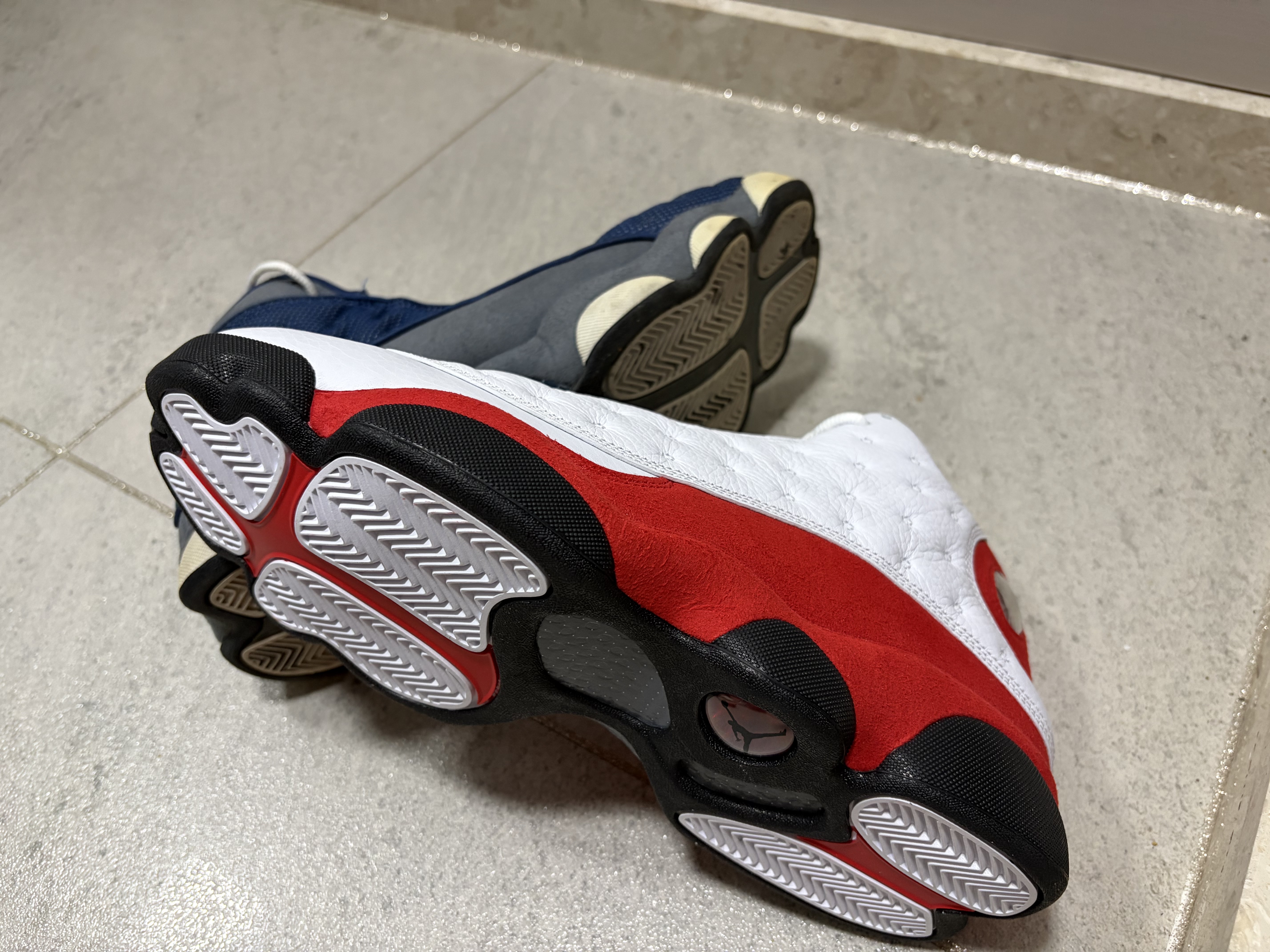 Jordan 13 Retro White and University Red 착용 스타일 - 7