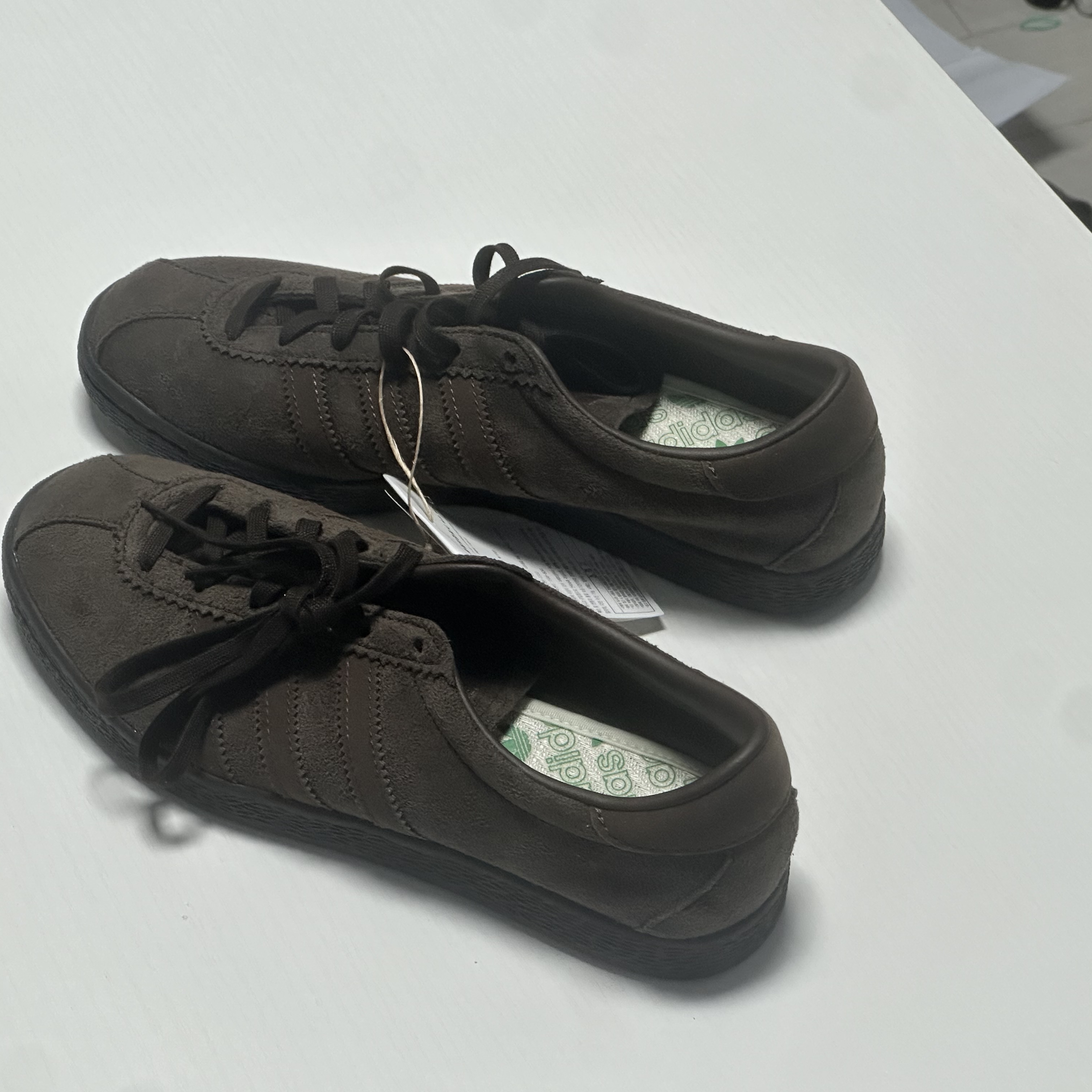 Adidas Tobacco Gruen Dark Brown 착용 스타일